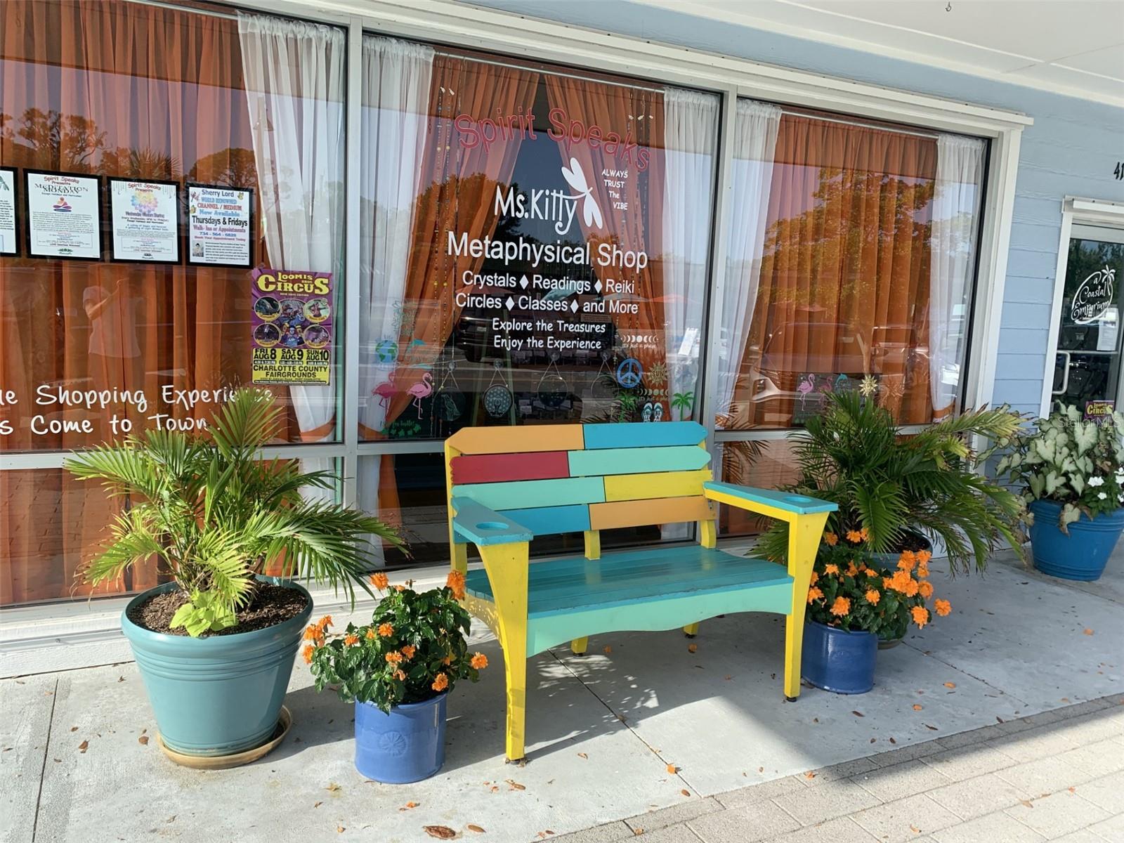 Colorful Resting Spots to Enjoy Dearborn Street - 5031 N BEACH RD #118, ENGLEWOOD