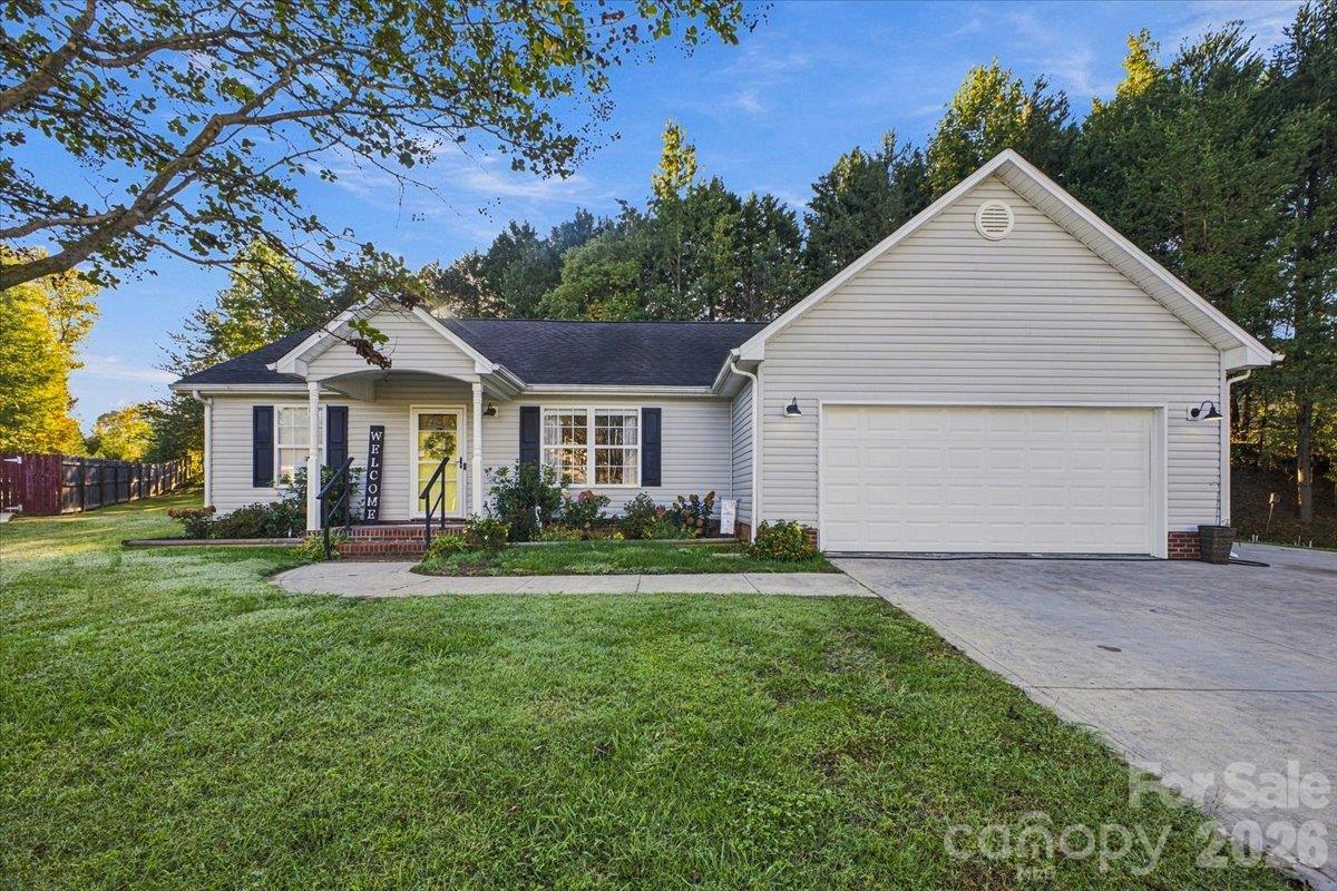 Single Family Residence at 546 Pennyfields Lane, Clover, photo 2 of 35