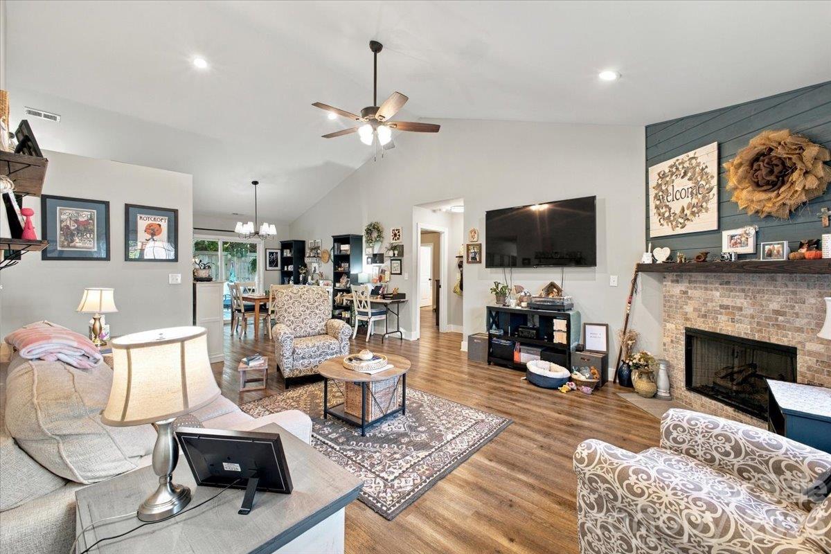 Single Family Residence at 546 Pennyfields Lane, Clover, photo 5 of 35
