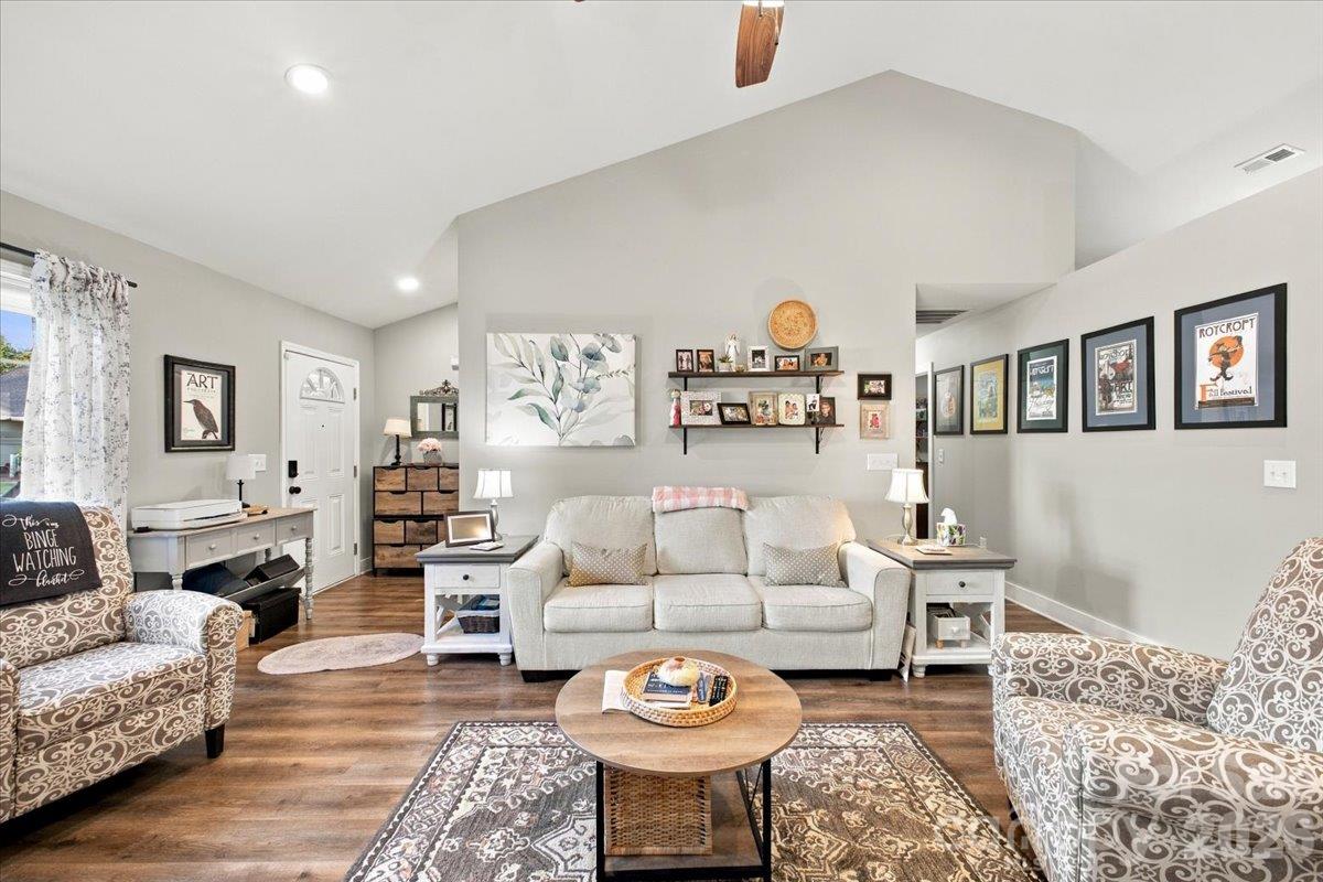 Single Family Residence at 546 Pennyfields Lane, Clover, photo 9 of 35