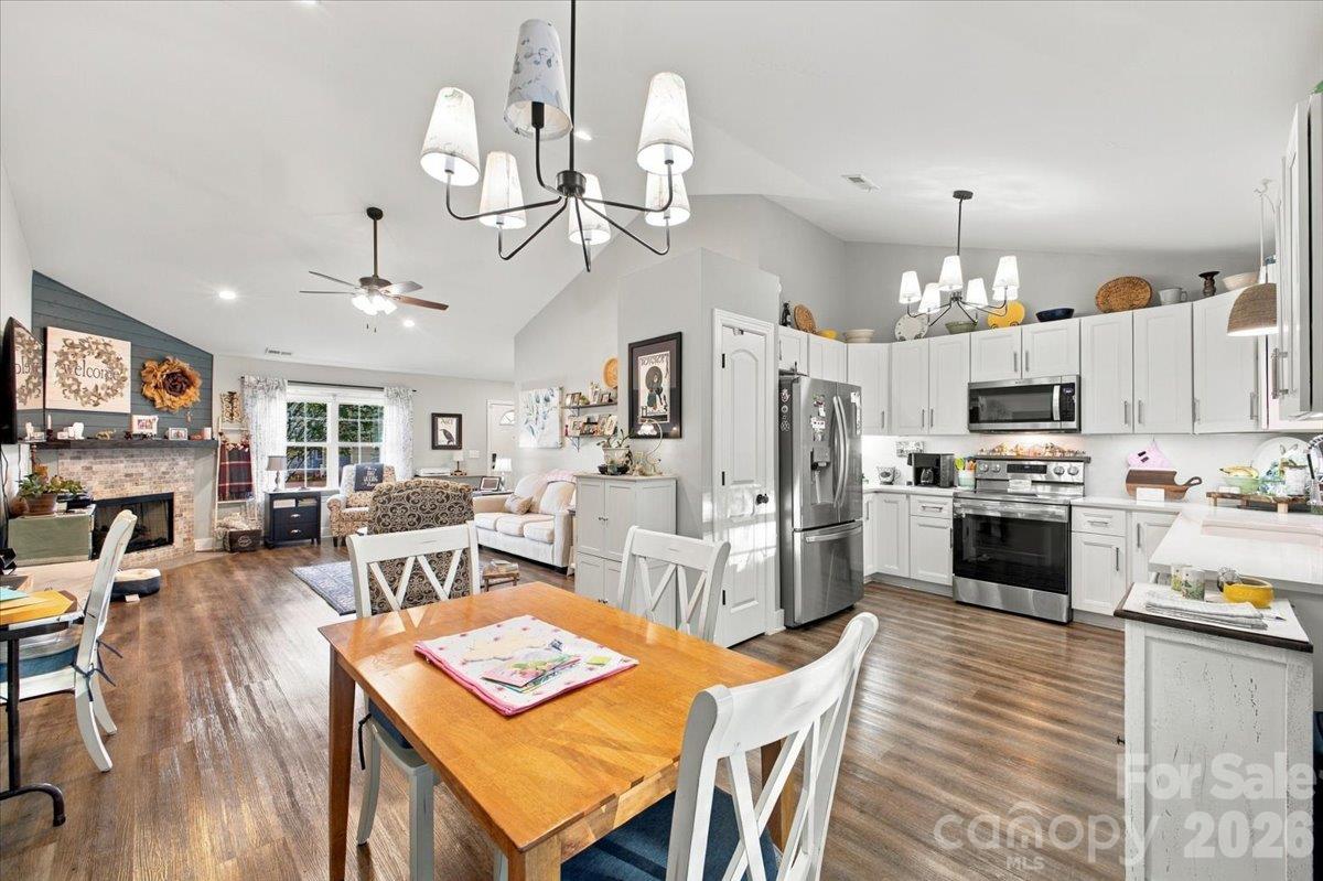 Single Family Residence at 546 Pennyfields Lane, Clover, photo 11 of 35