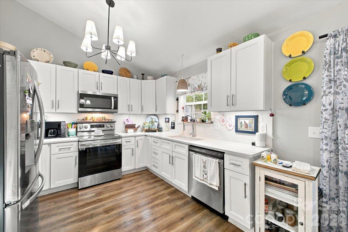 Single Family Residence at 546 Pennyfields Lane, Clover, photo 12 of 35