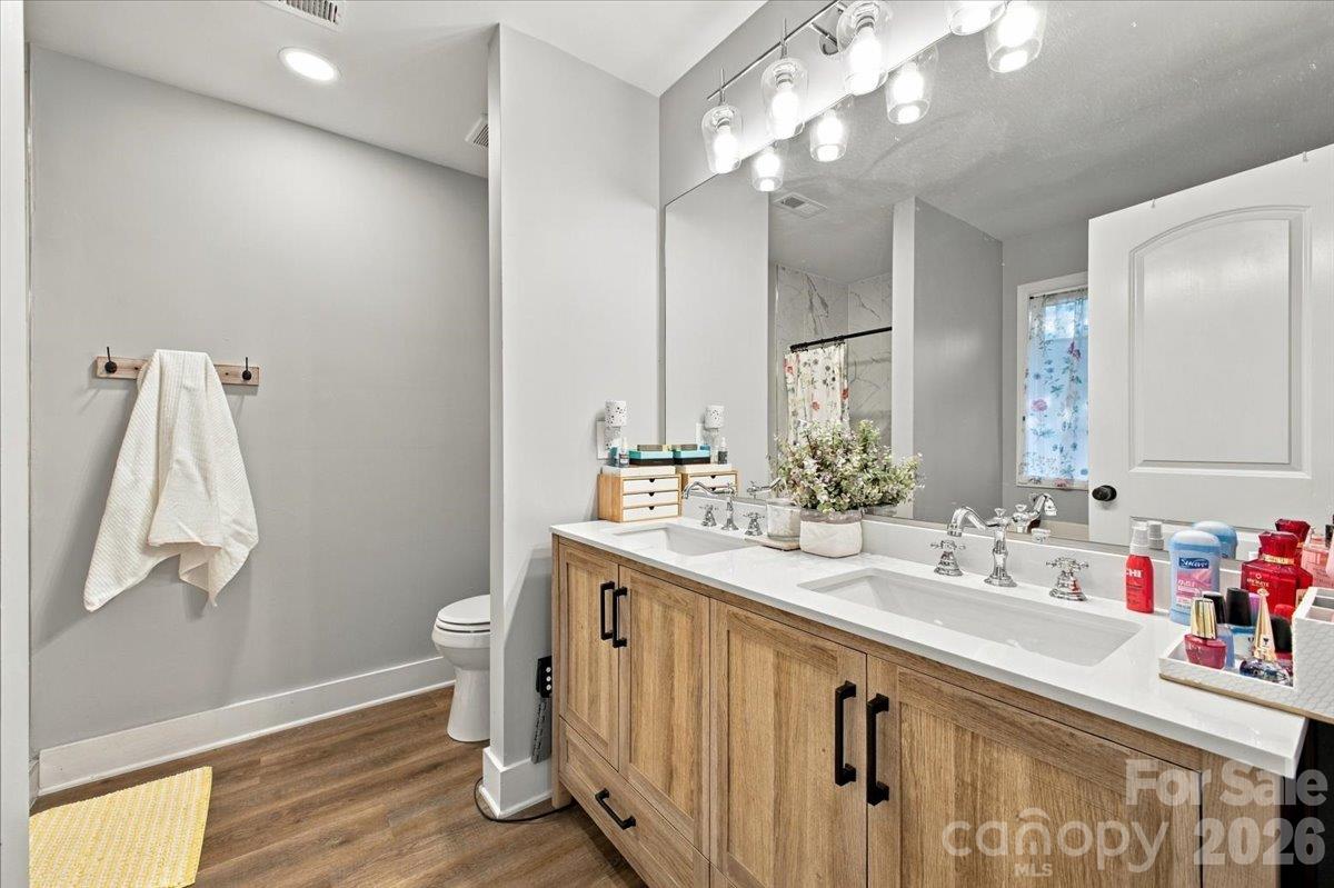 Single Family Residence at 546 Pennyfields Lane, Clover, photo 17 of 35
