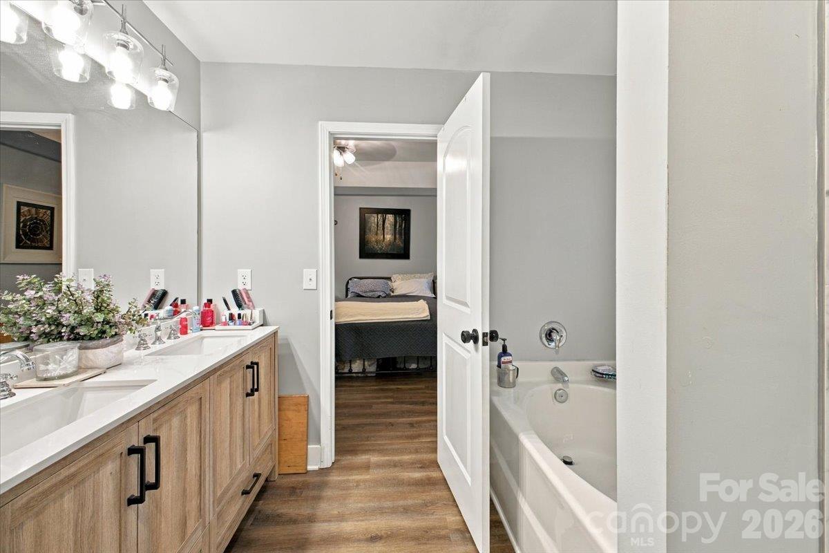 Single Family Residence at 546 Pennyfields Lane, Clover, photo 20 of 35