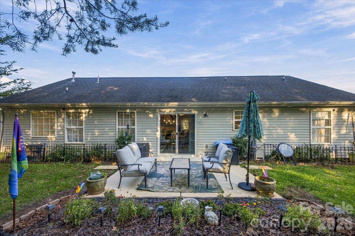 Single Family Residence at 546 Pennyfields Lane, Clover, photo 32 of 35