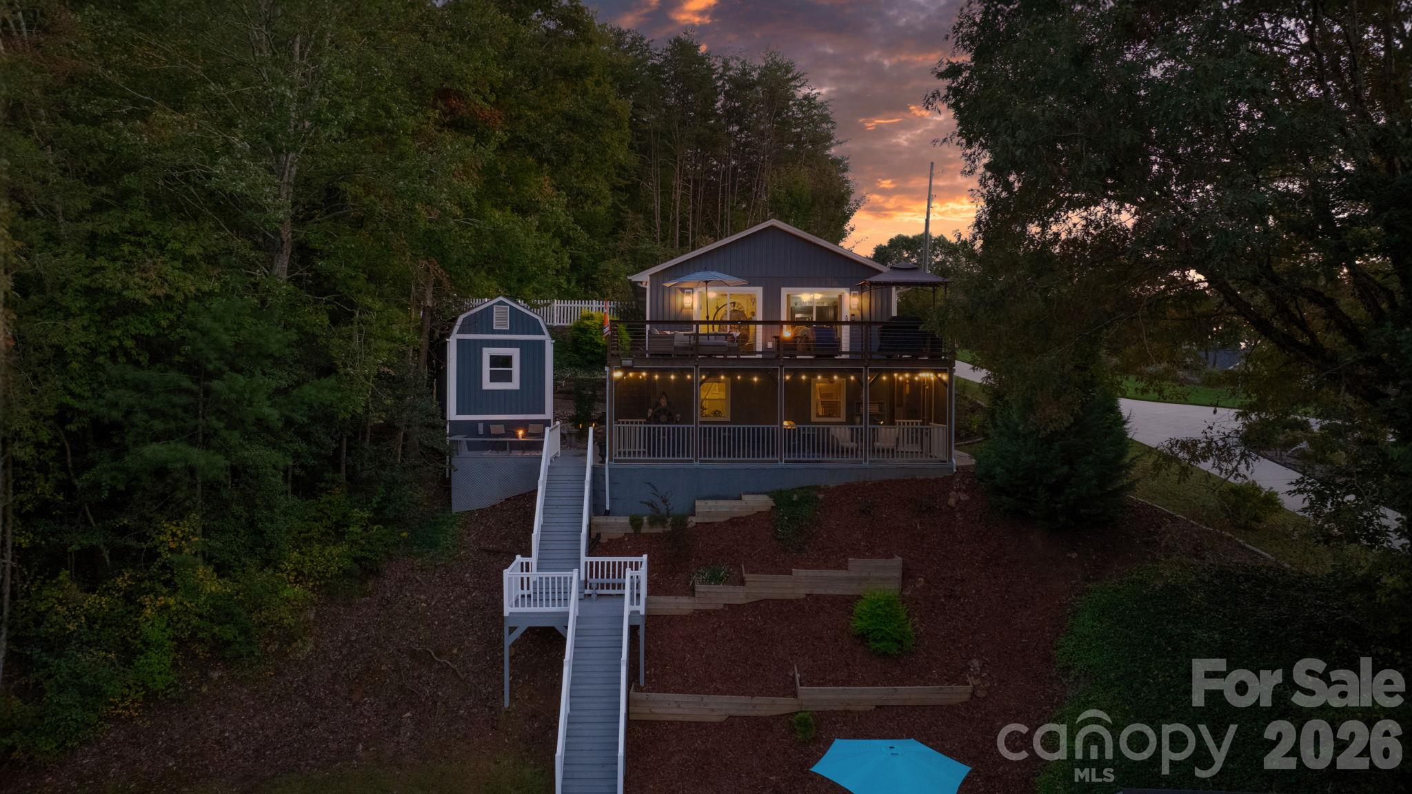 Single Family Residence at 291 N Hughes Boulevard, Hickory, photo 4 of 43