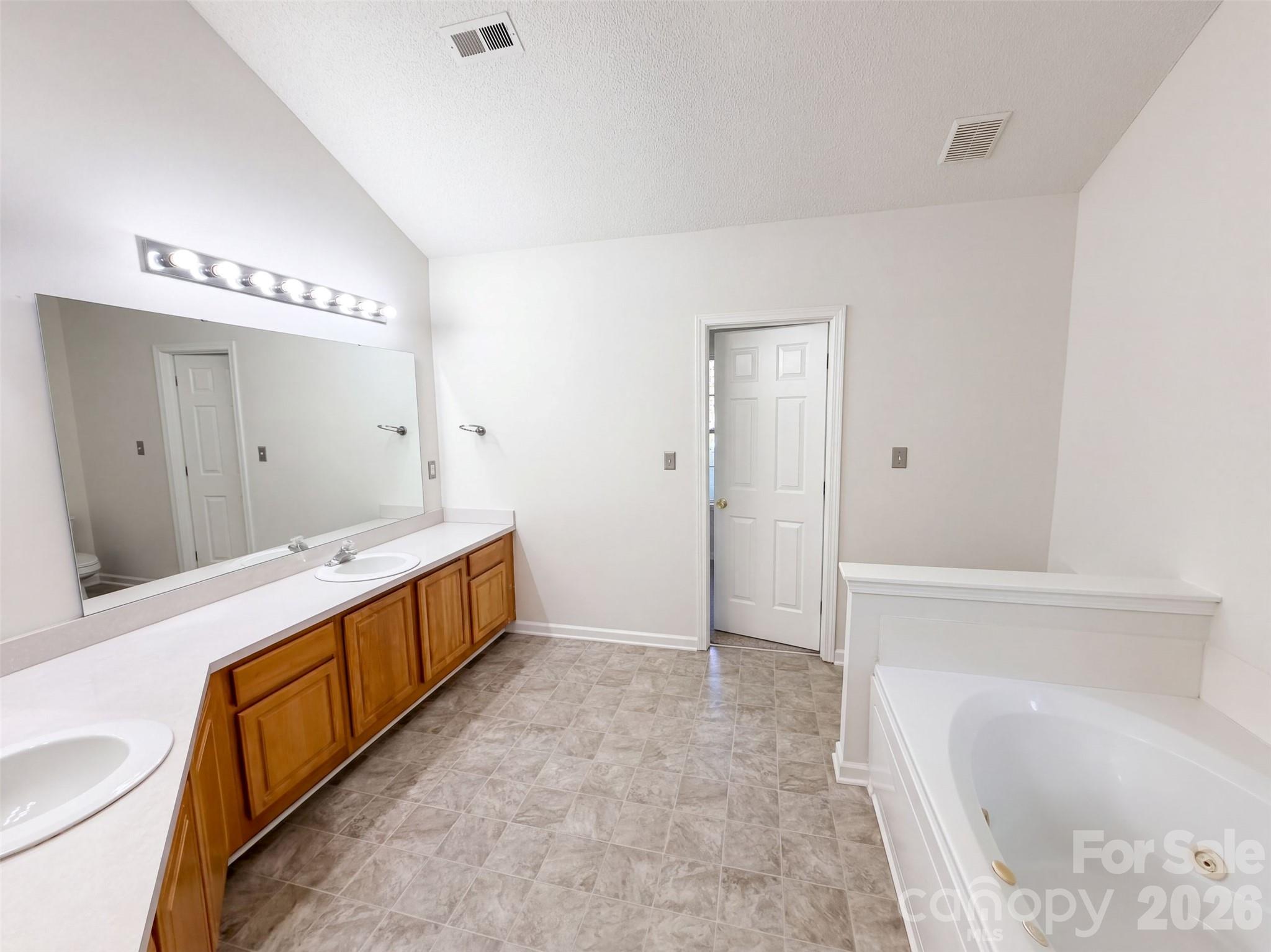Single Family Residence at 4315 Enoch Drive, Charlotte, photo 11 of 22