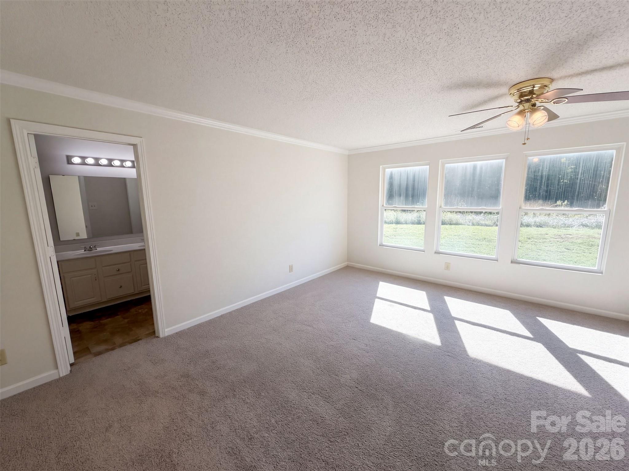 Single Family Residence at 6807 Wandering Creek Drive, Charlotte, photo 4 of 40