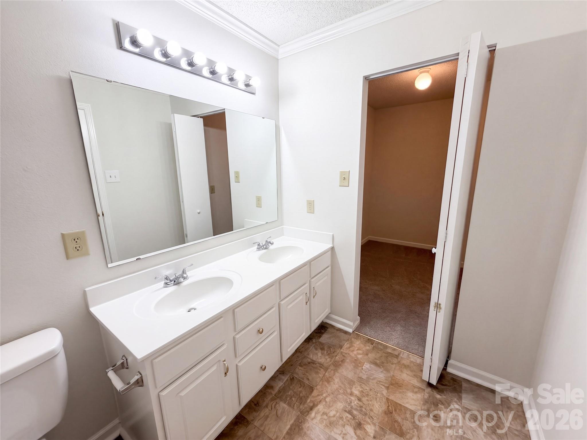 Single Family Residence at 6807 Wandering Creek Drive, Charlotte, photo 29 of 40