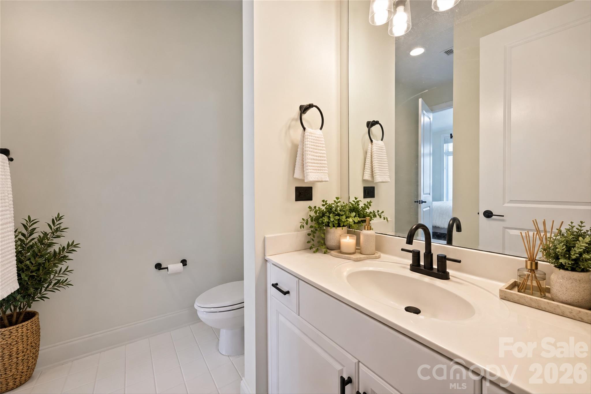 Condominium at 230 S Tryon Street, Charlotte, photo 21 of 33