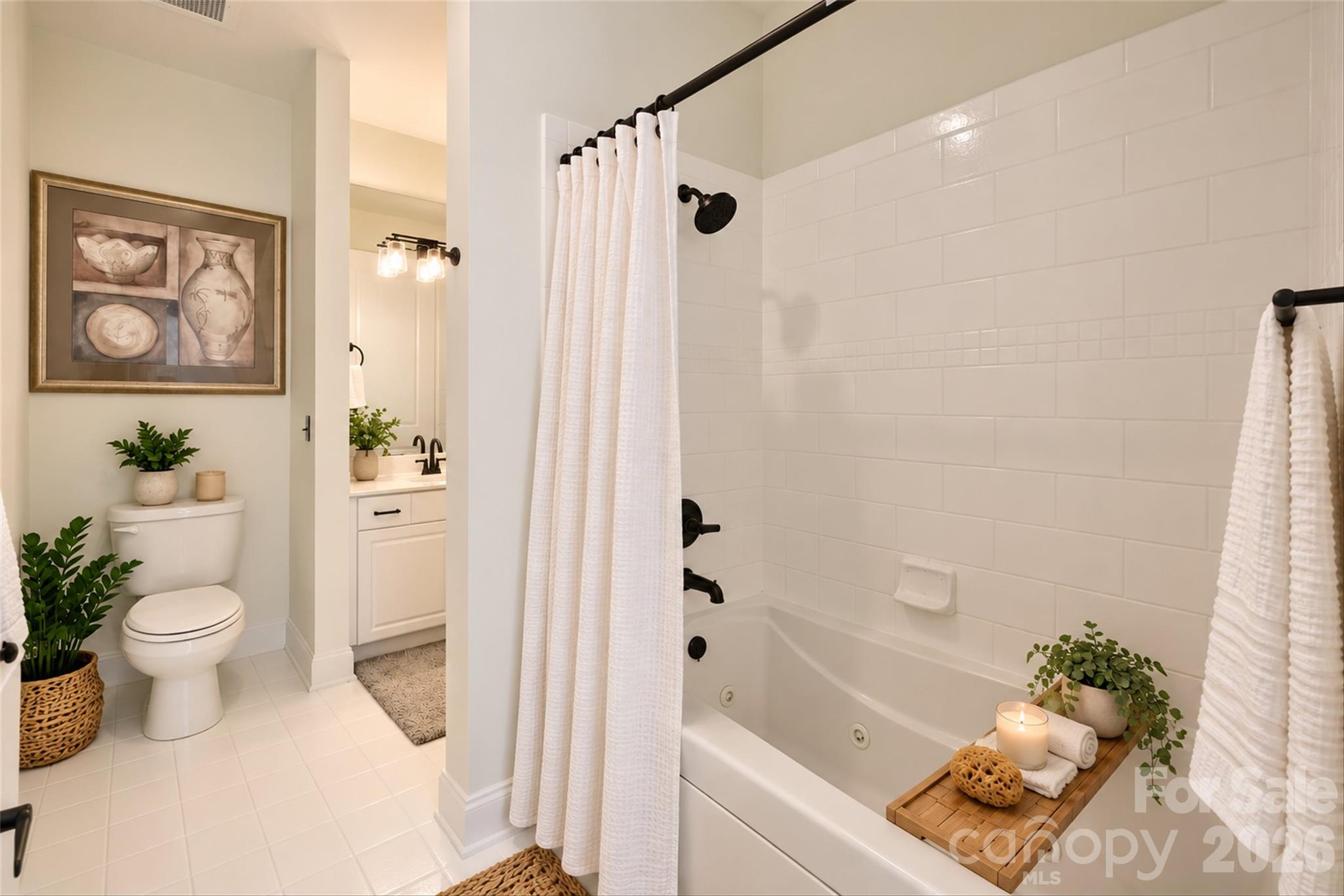 Condominium at 230 S Tryon Street, Charlotte, photo 22 of 33