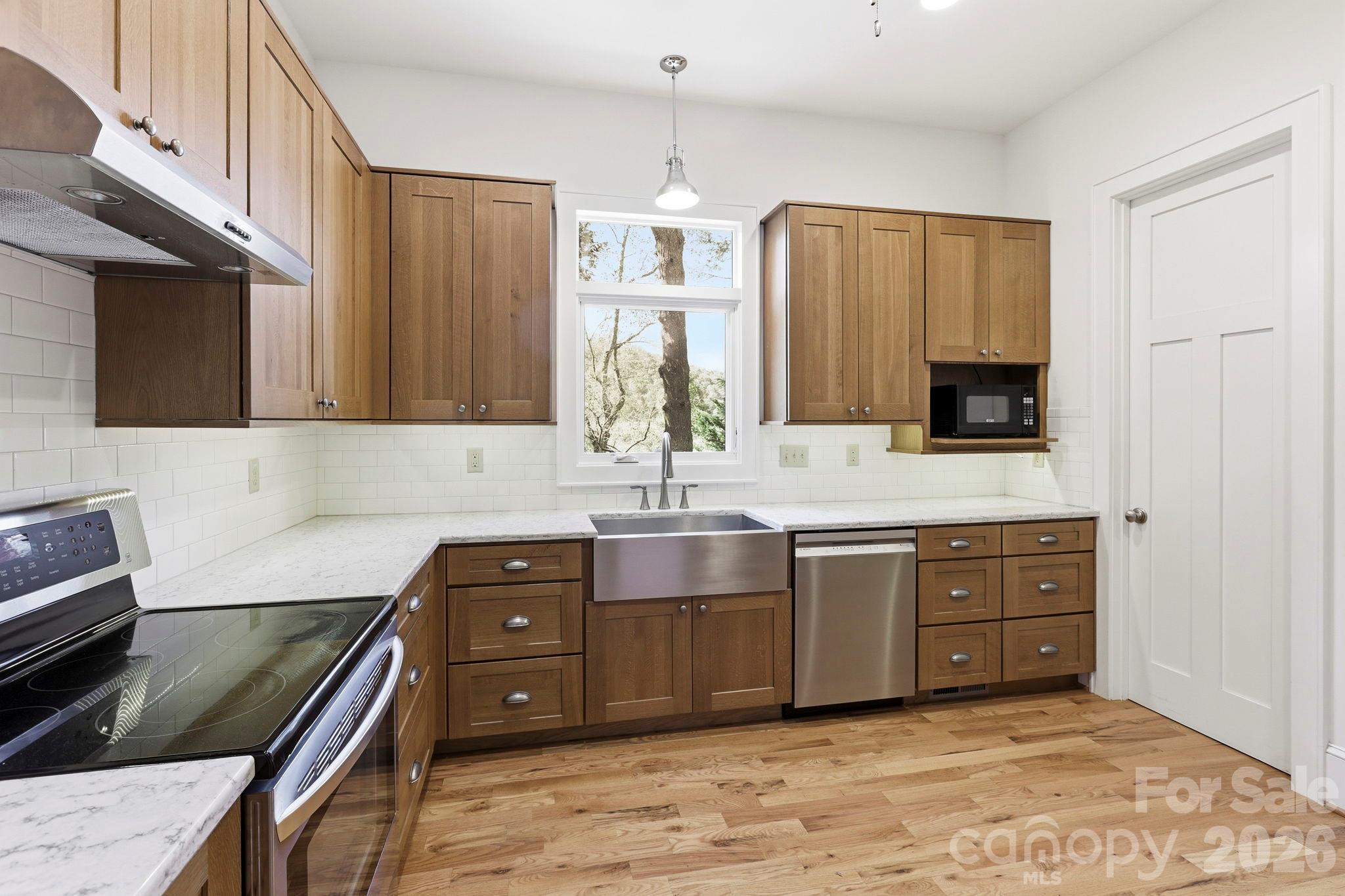 Gourmet Kitchen with stainless steel appliances, custom cabinets, and walk in pantry. - 39 Williams Cove Road, Black Mountain