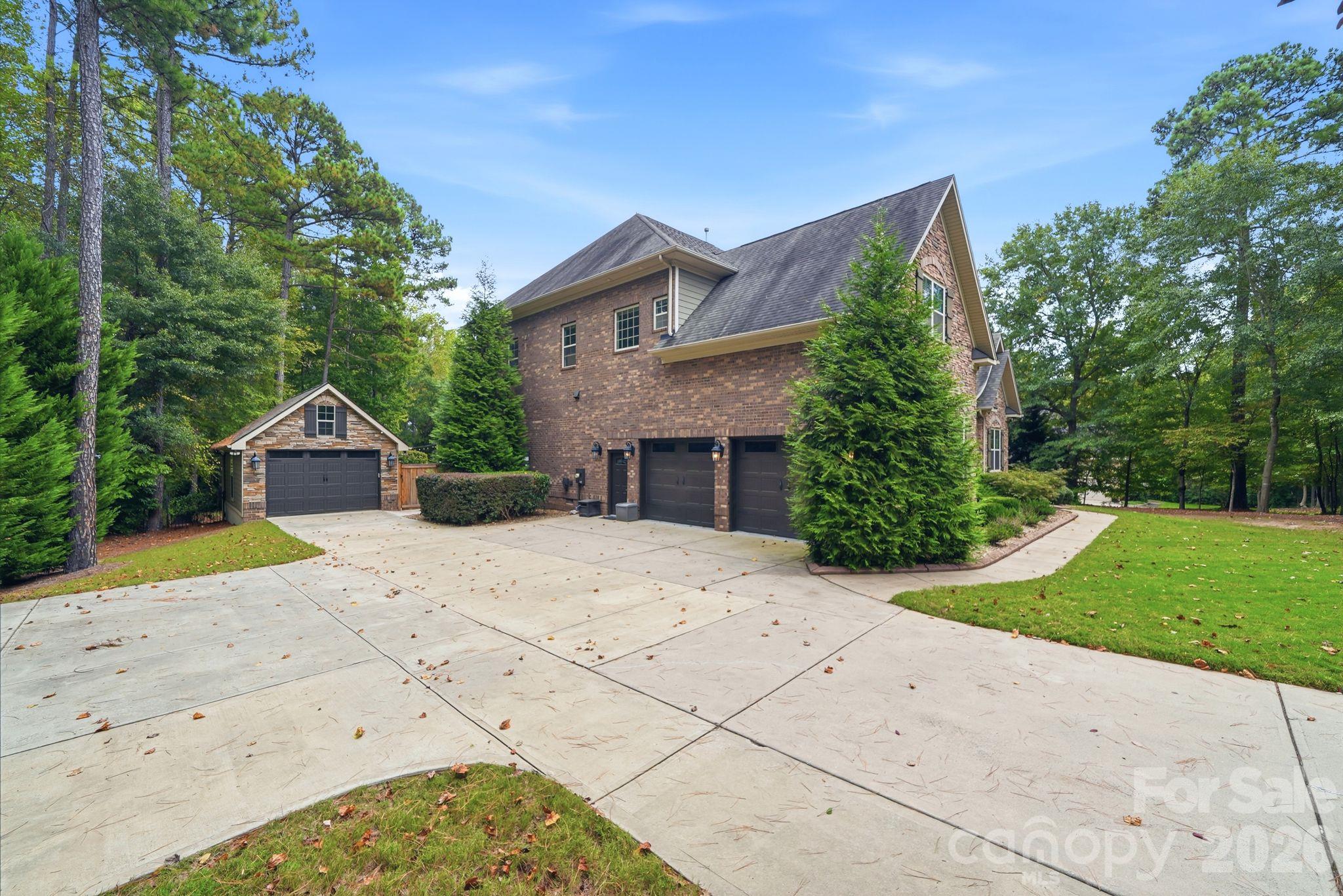 Single Family Residence at 631 May Green Drive, Clover, photo 4 of 48