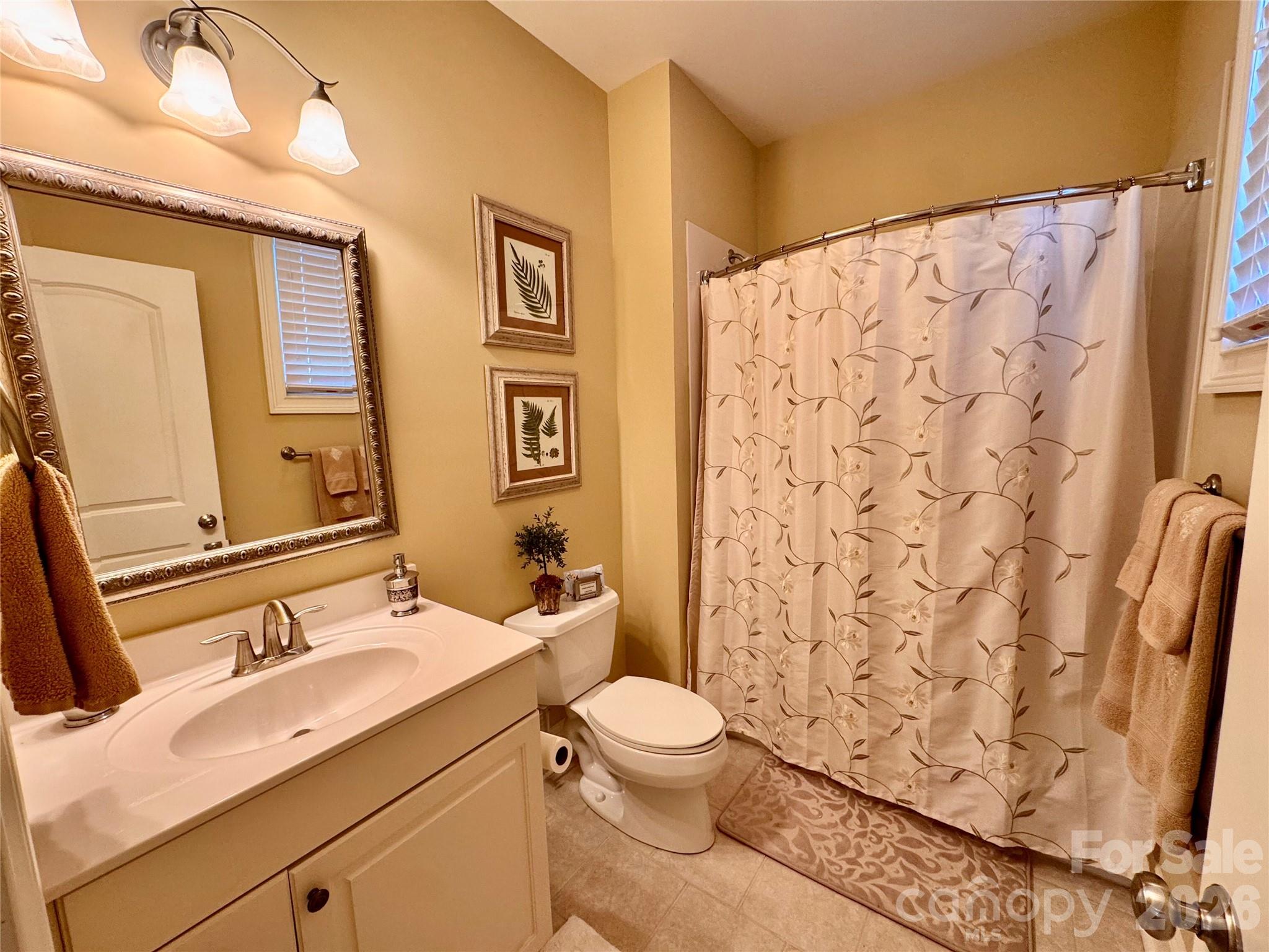 Bedroom 4 ensuite bath - 2909 Donegal Drive, Kannapolis