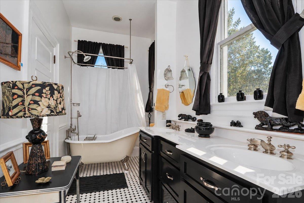 Upstairs Bathroom - 403 W Front Street, Statesville