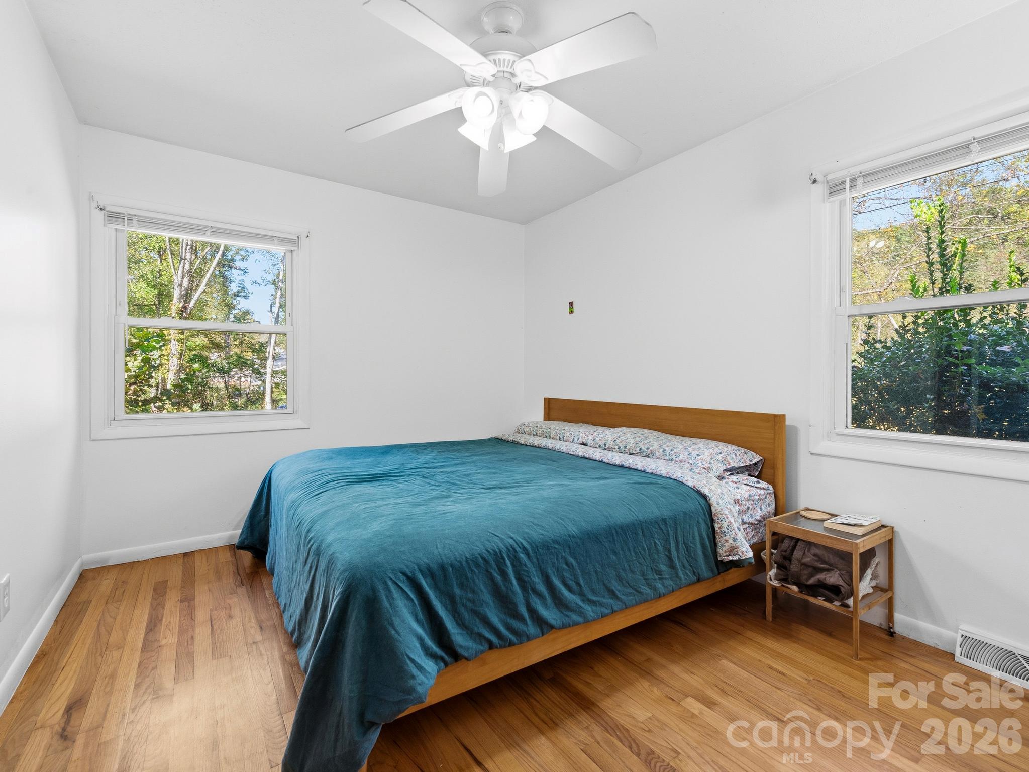 Master bedroom - 239 Baird Cove Road, Asheville