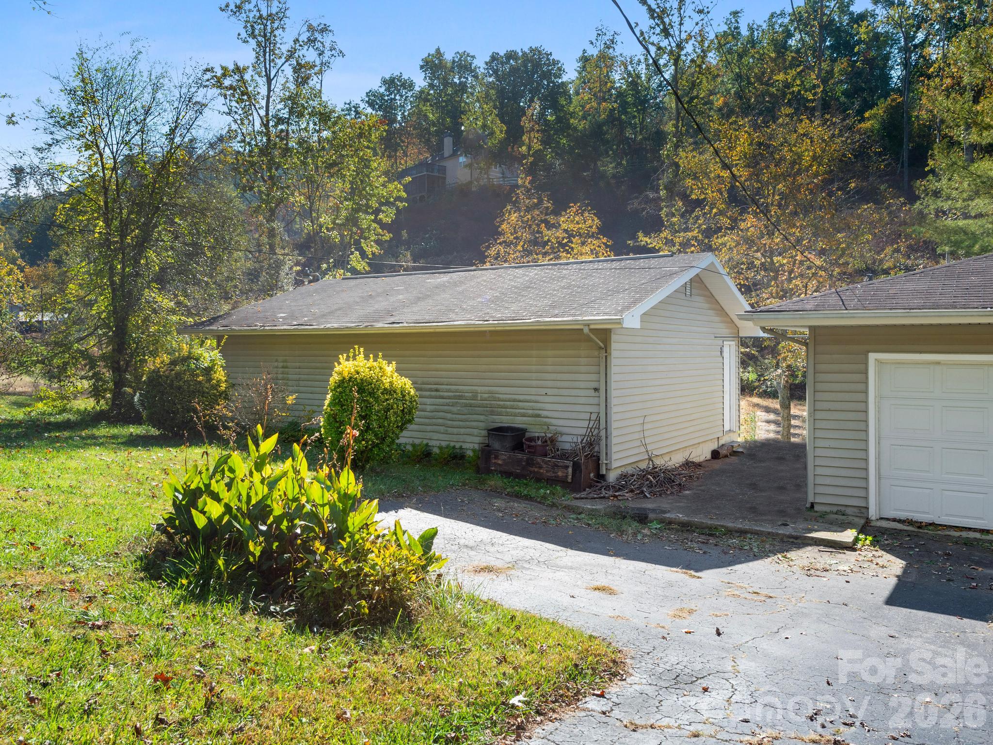 Detached workshop/garage - 239 Baird Cove Road, Asheville