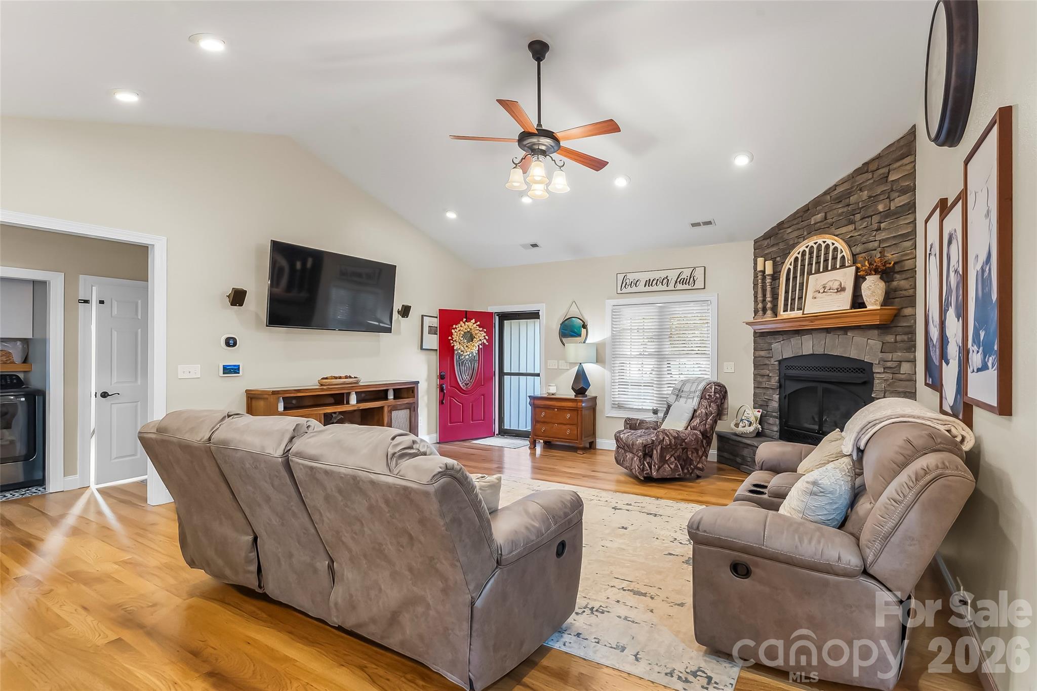 Single Family Residence at 410 Timberland Drive, Marion, photo 7 of 46