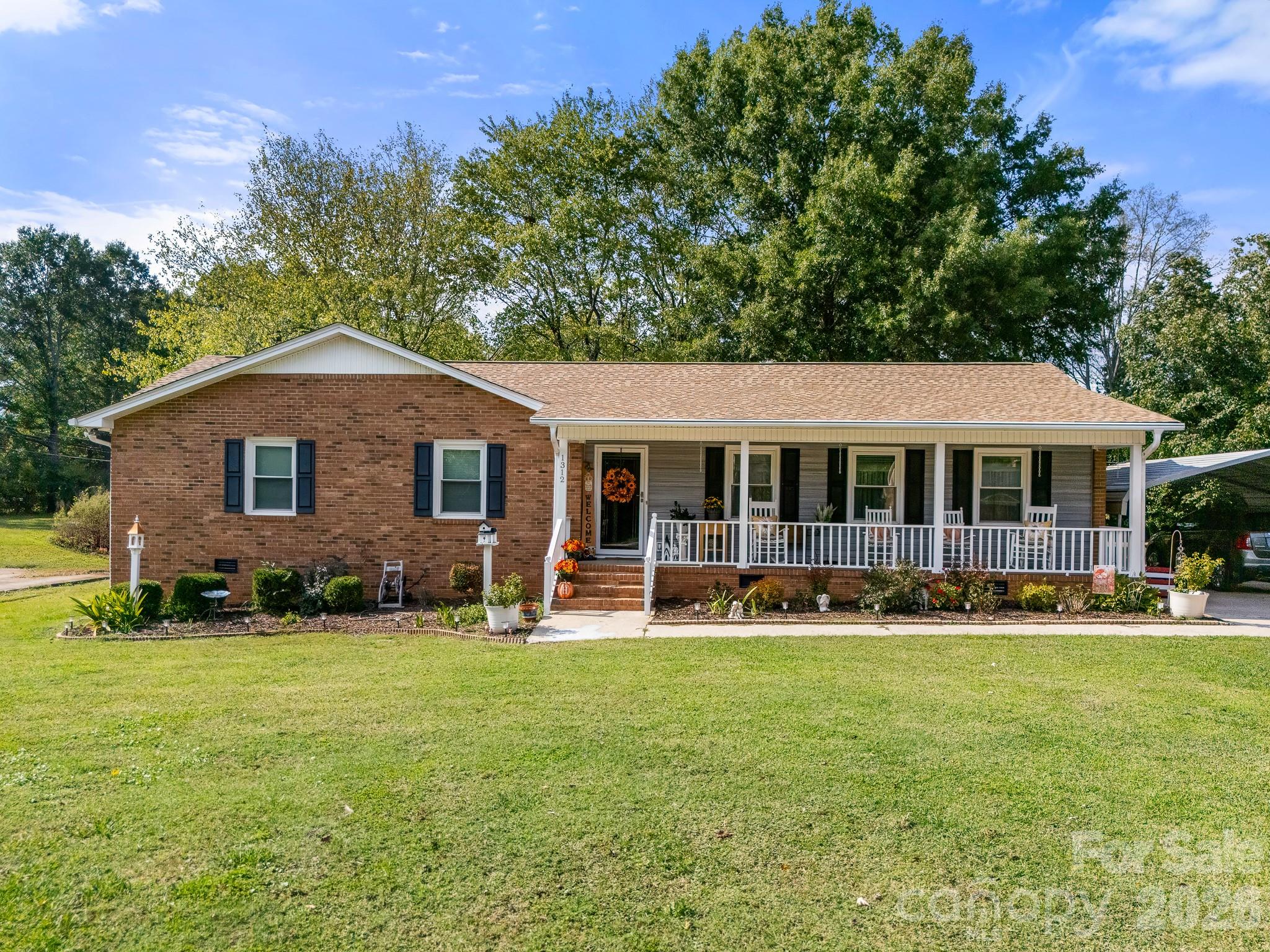 Single Family Residence at 1312 Christopher Circle, Rock Hill, photo 9 of 40