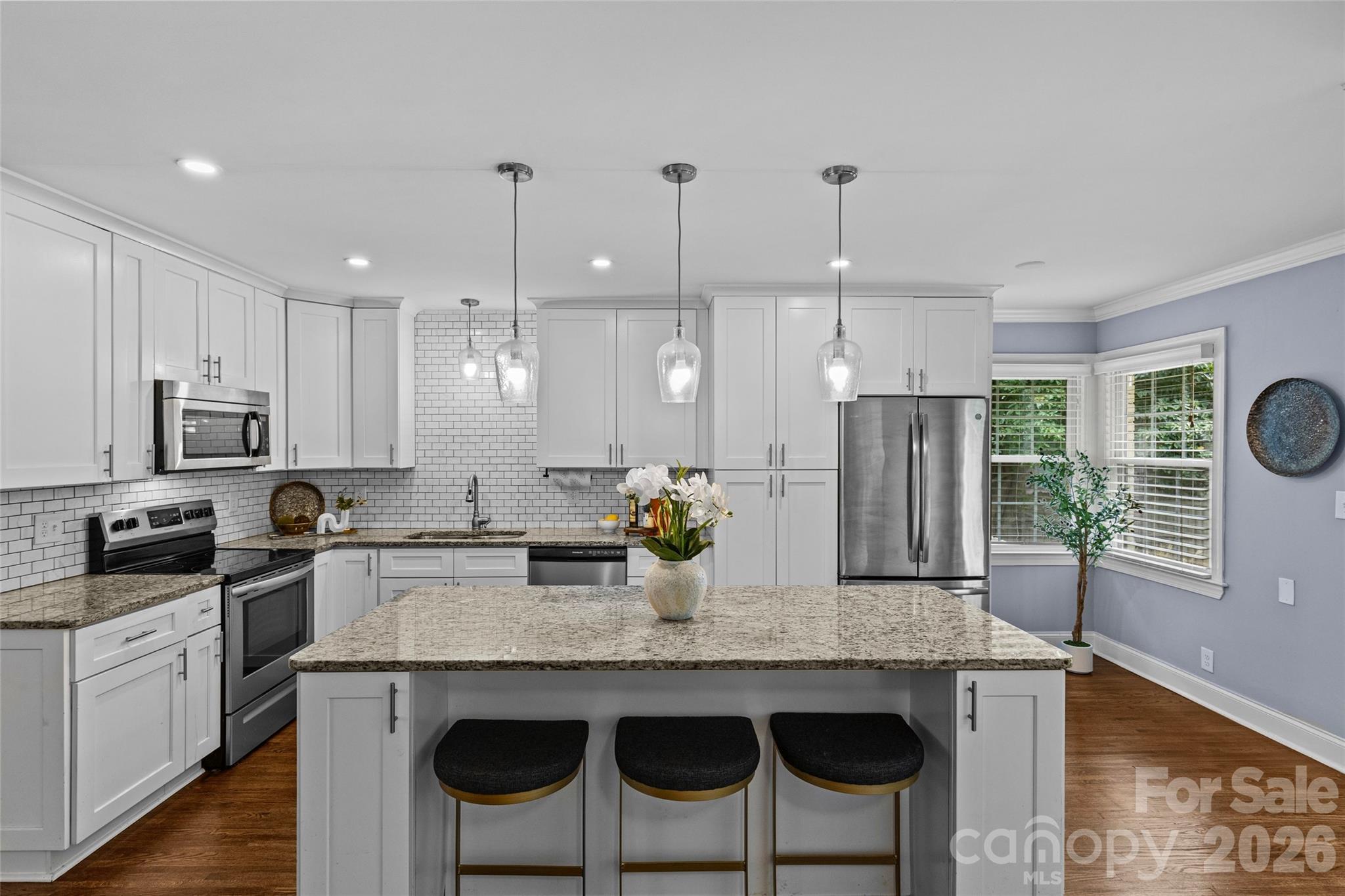 Single Family Residence at 2538 Arnold Drive E, Charlotte, photo 17 of 37