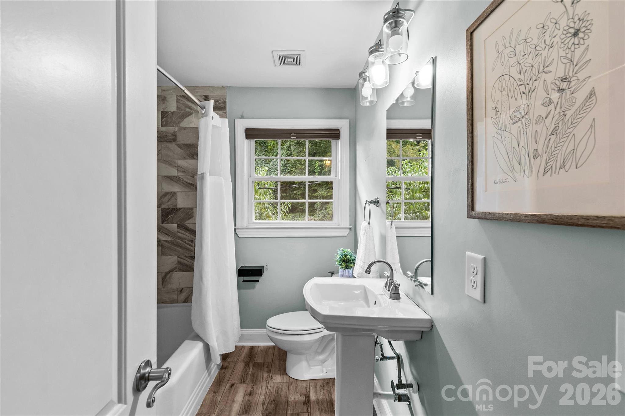 Single Family Residence at 2538 Arnold Drive E, Charlotte, photo 28 of 37