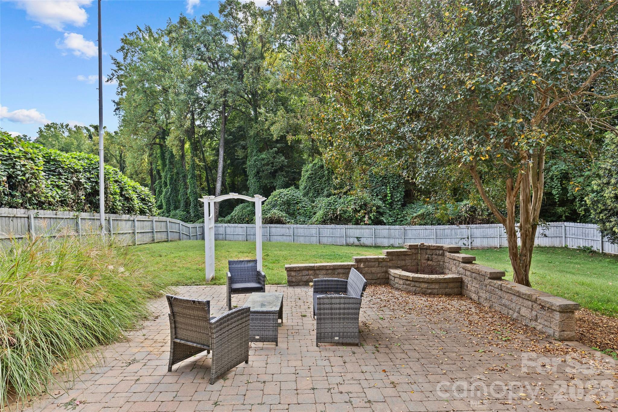 Single Family Residence at 2538 Arnold Drive E, Charlotte, photo 32 of 37