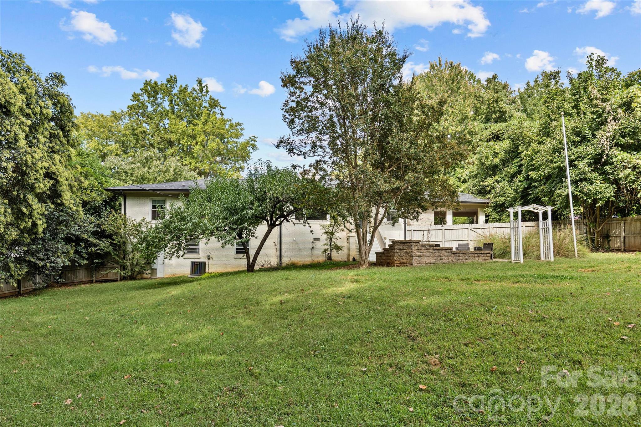 Single Family Residence at 2538 Arnold Drive E, Charlotte, photo 35 of 37