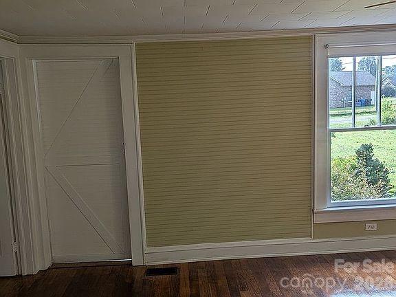 Single Family Residence at 4831 Sulphur Springs Road NE, Hickory, photo 7 of 45