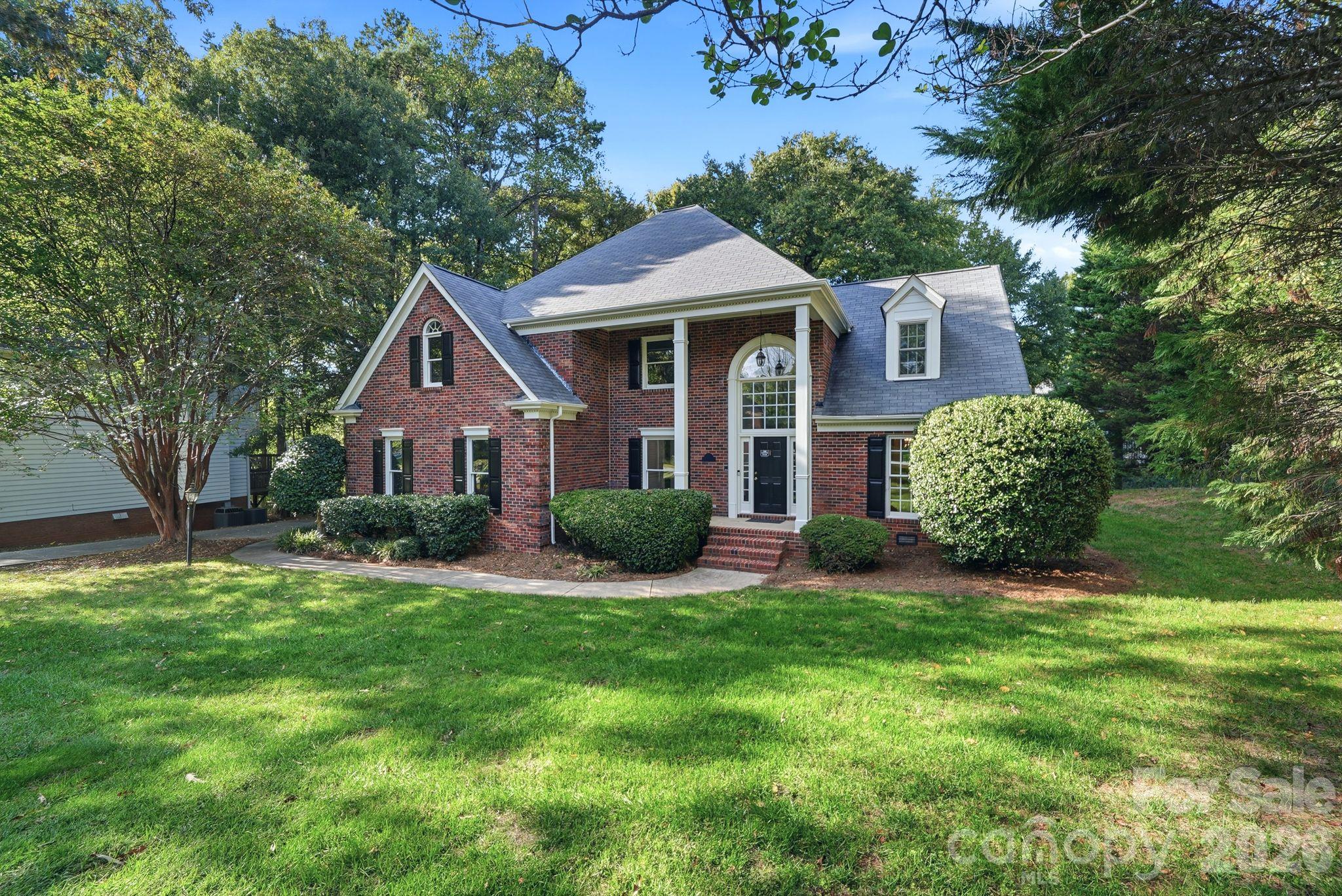 Single Family Residence at 8800 Oxfordshire Court, Huntersville, photo 2 of 44