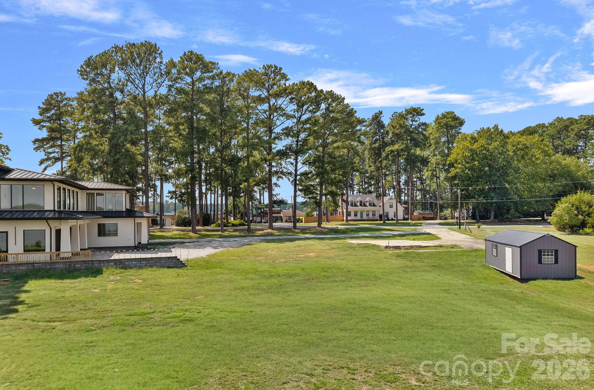 Single Family Residence at 627 Isle Of Pines Road, Mooresville, photo 10 of 47