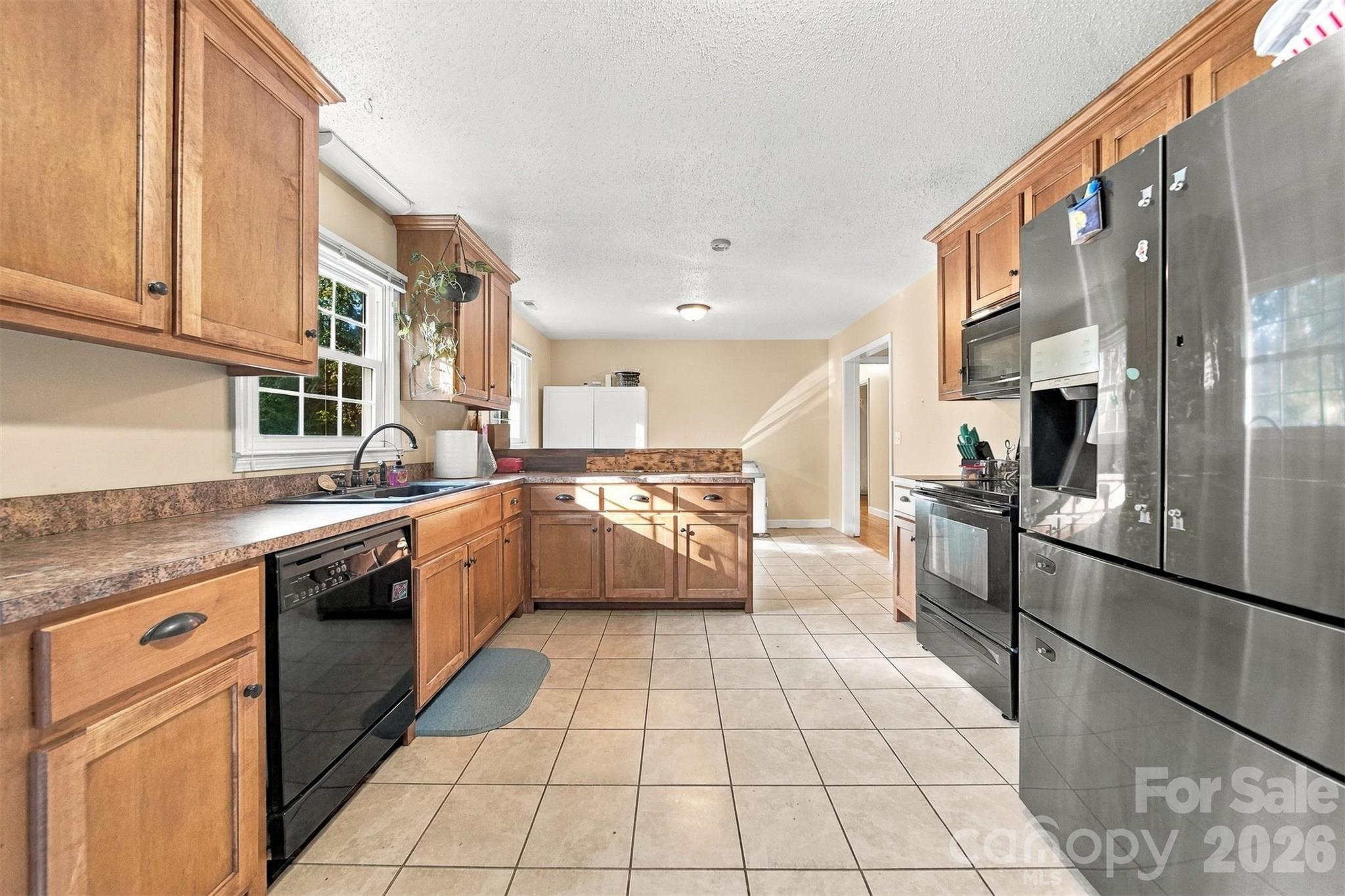 Single Family Residence at 640 Diamondhead Drive, Lenoir, photo 11 of 33