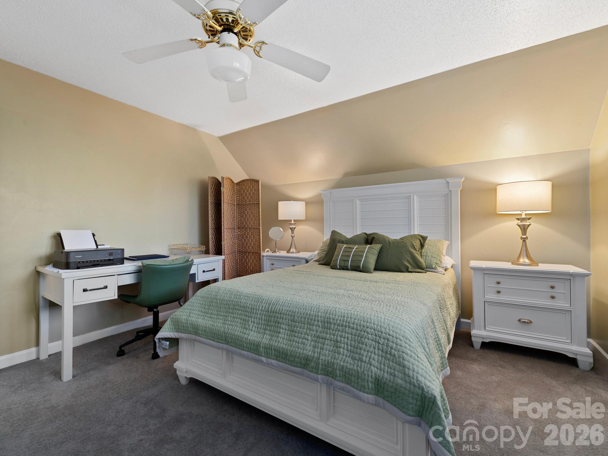 Spacious bedrooms - 1548 Bear Creek Road, Leicester