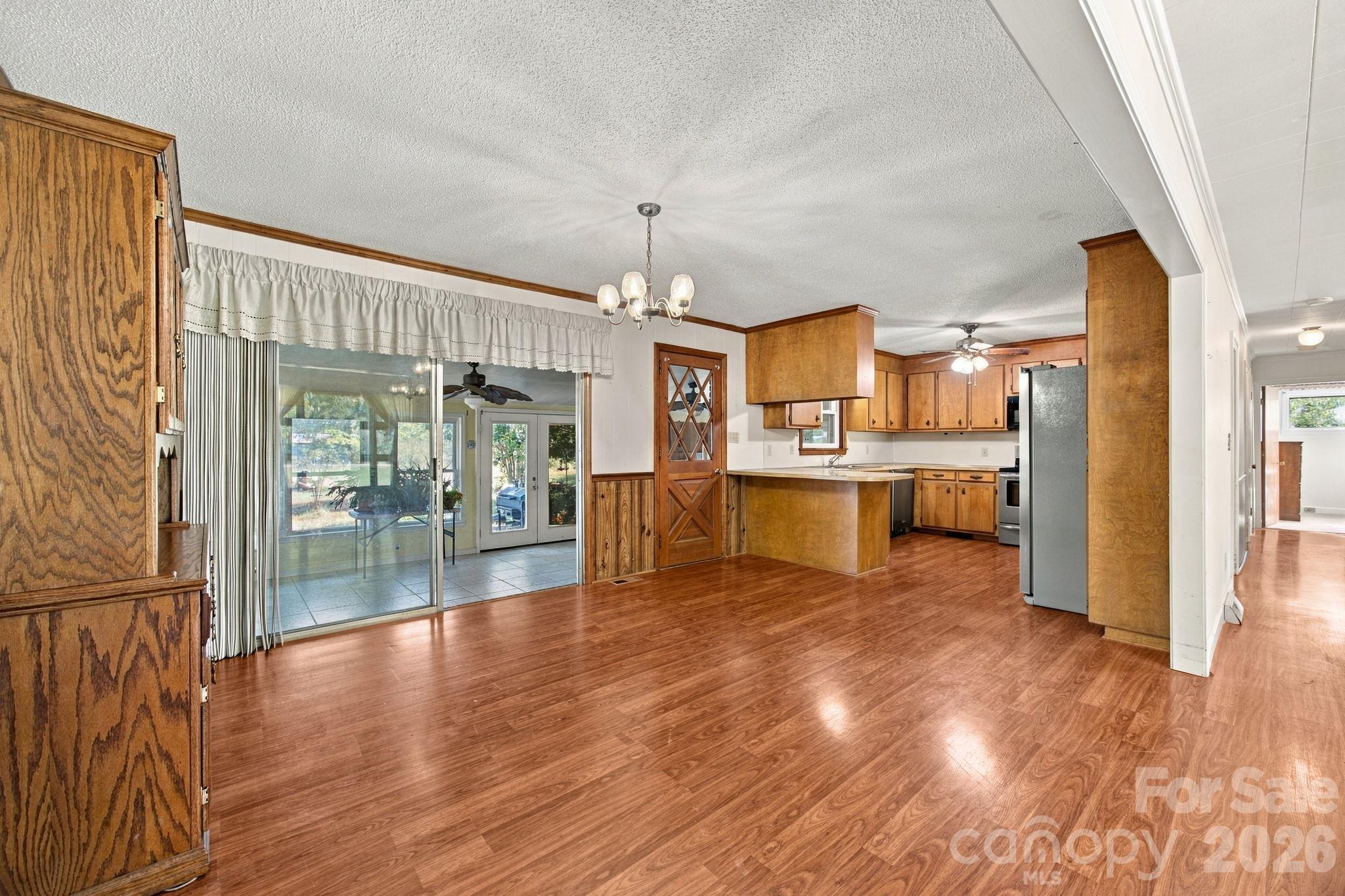 Dining room - 816 Central Avenue, Locust