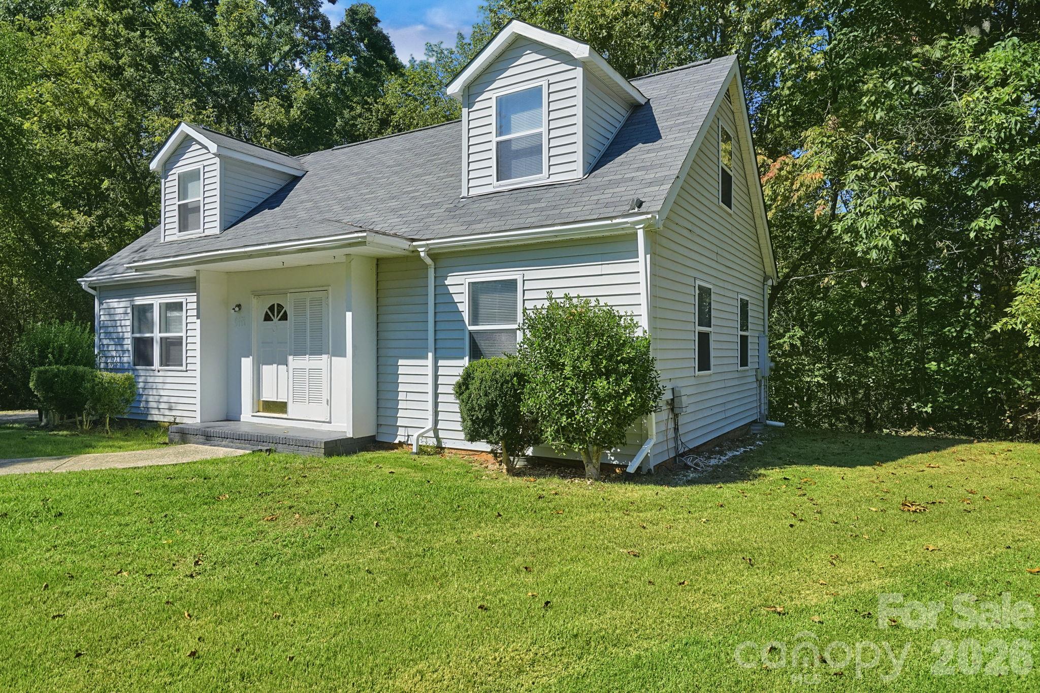 Single Family Residence at 5111 Belcamp Lane, Charlotte, photo 3 of 40