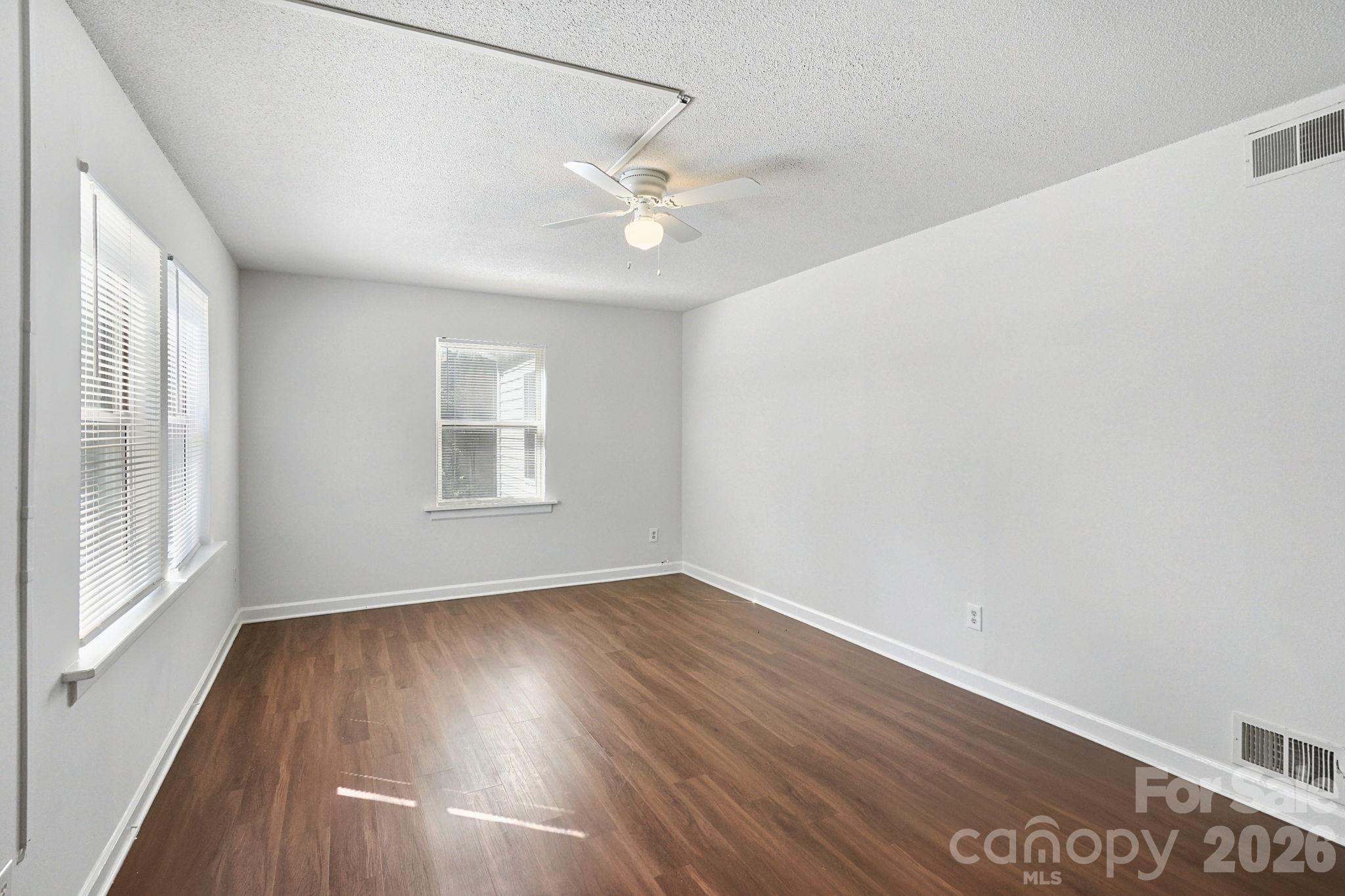 Single Family Residence at 5111 Belcamp Lane, Charlotte, photo 10 of 40