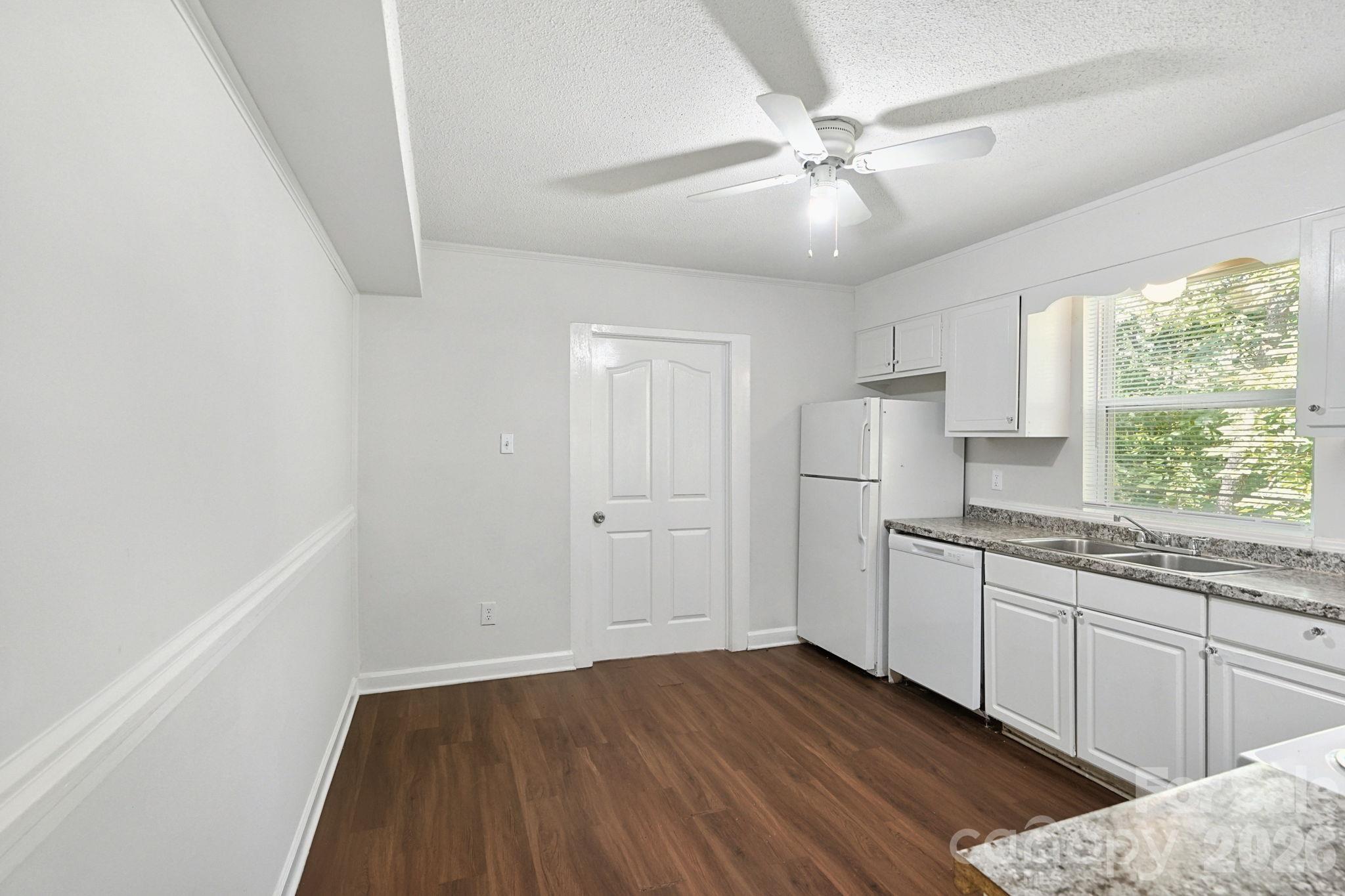 Single Family Residence at 5111 Belcamp Lane, Charlotte, photo 13 of 40