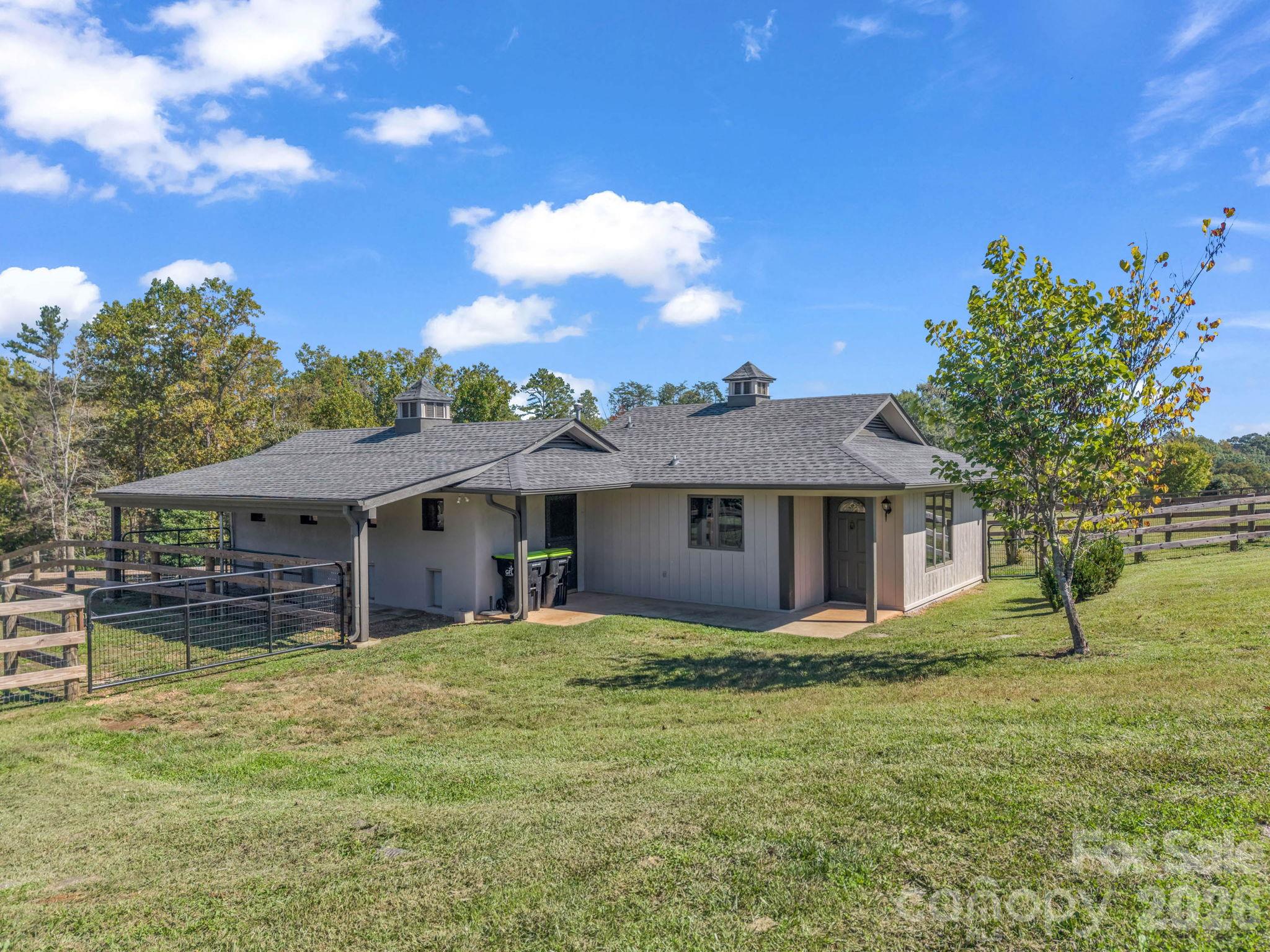 Guest Studio Apartment is adjacent to Workshop and Small Animal Area. - 401 Over Hill Drive, Tryon
