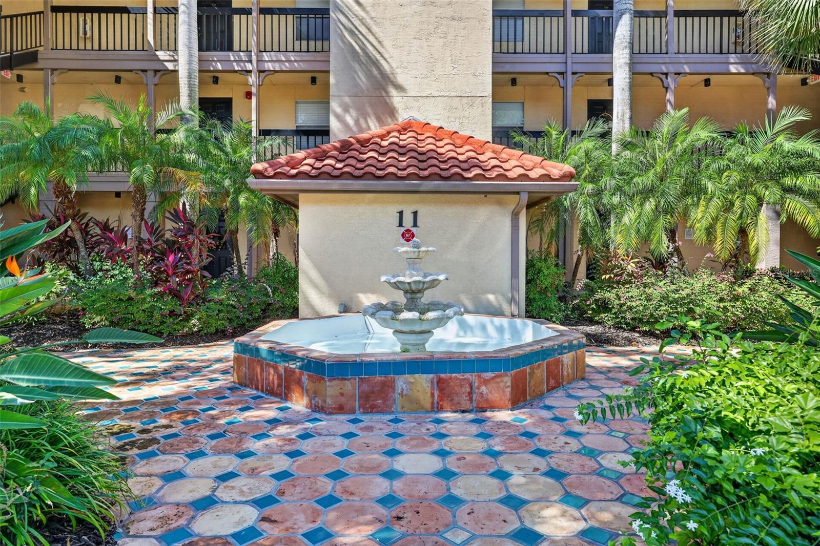 2400 FEATHER SOUND DR #1121