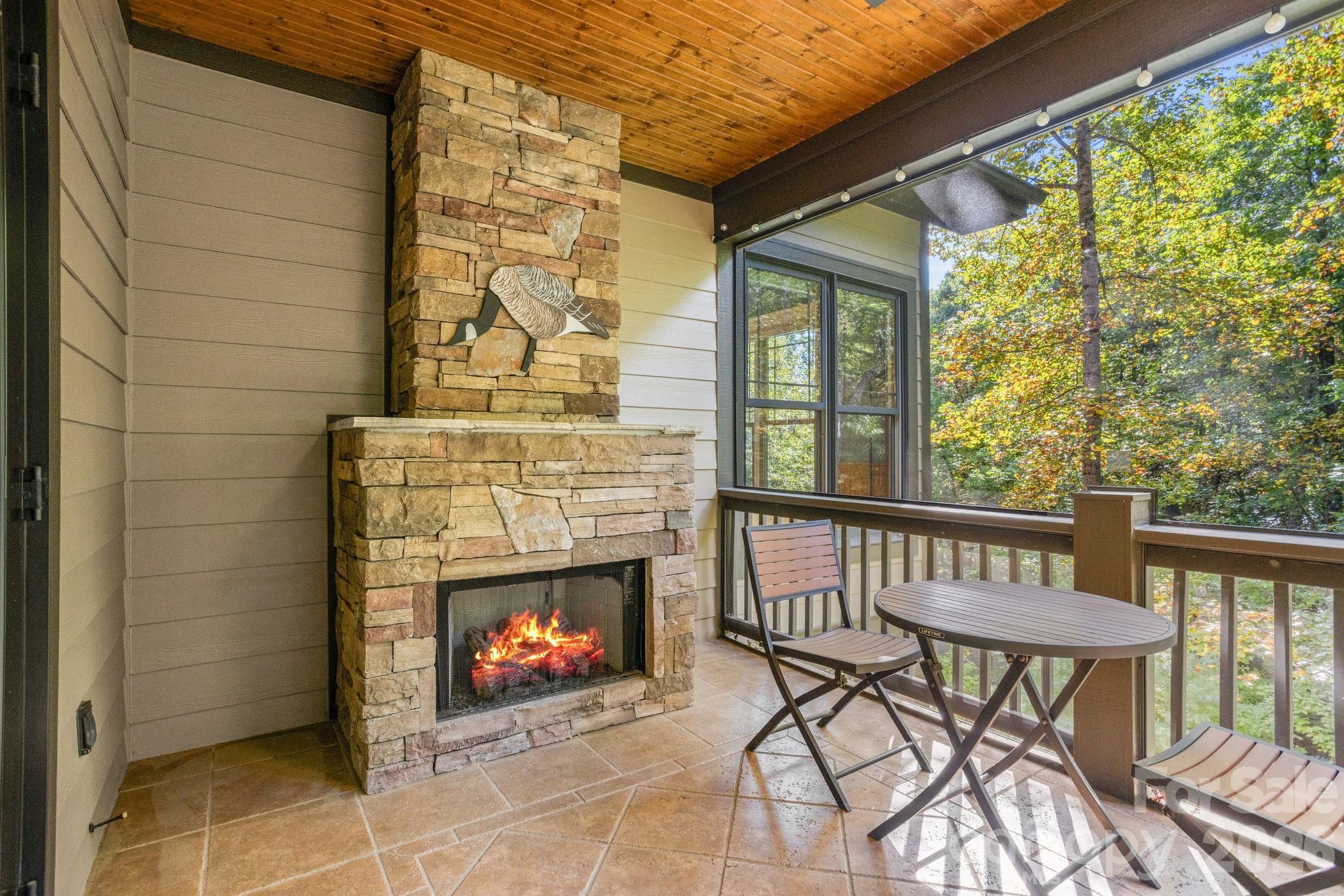 Single Family Residence at 123 Pinnacle Peak Lane, Flat Rock, photo 25 of 48