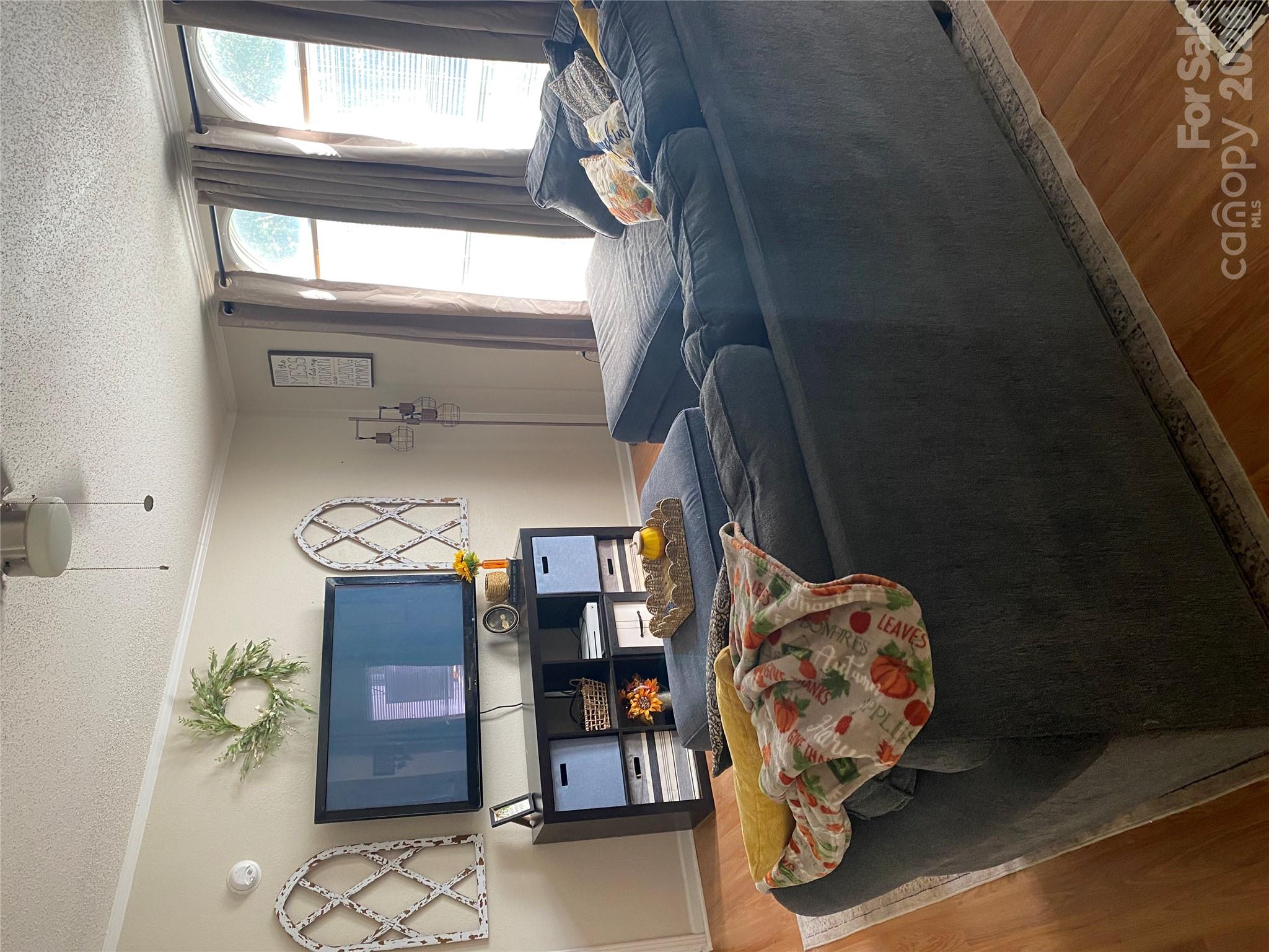 living room - 140 High Ridge Circle, Maiden