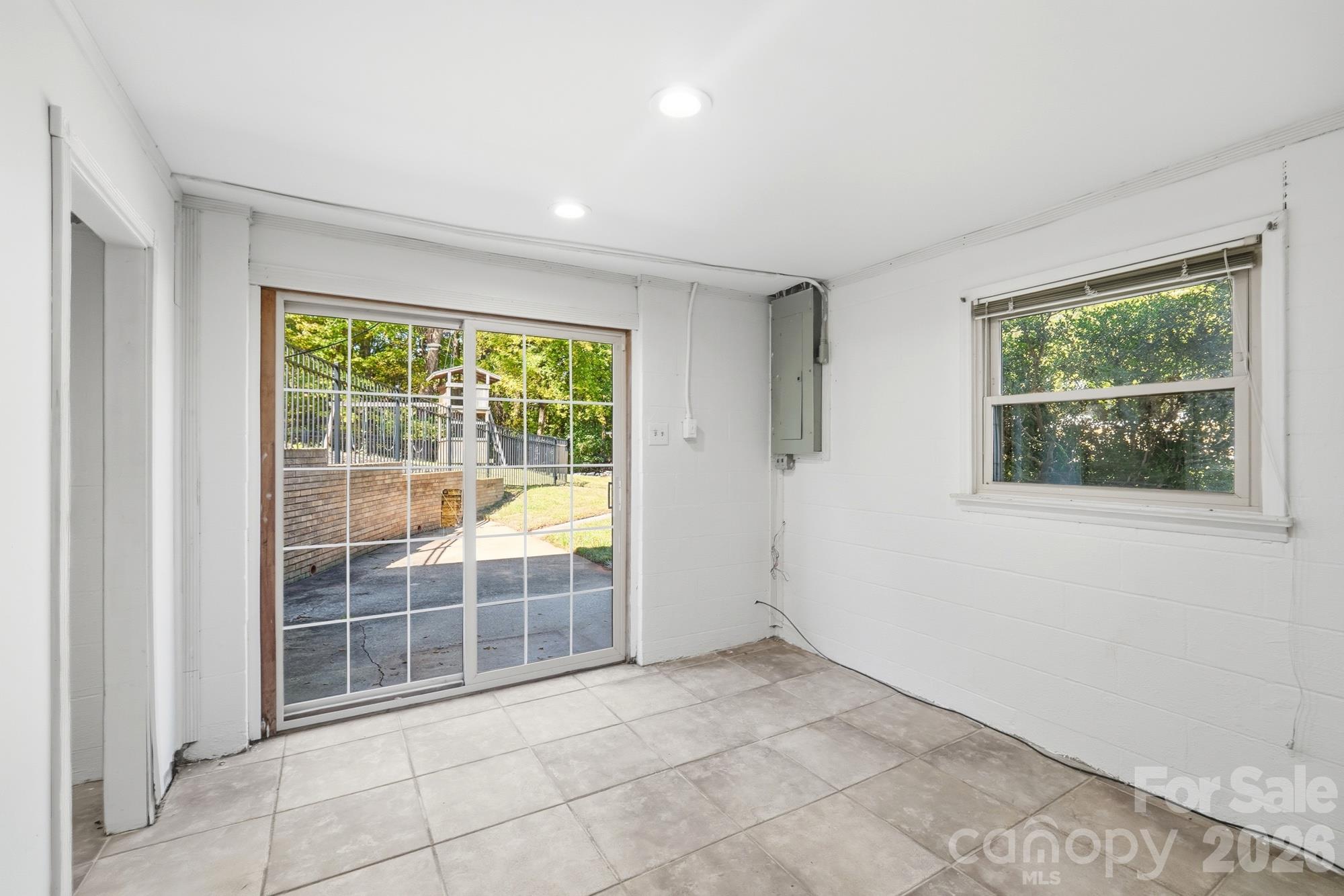 Single Family Residence at 213 Lakeview Drive, Harrisburg, photo 13 of 45