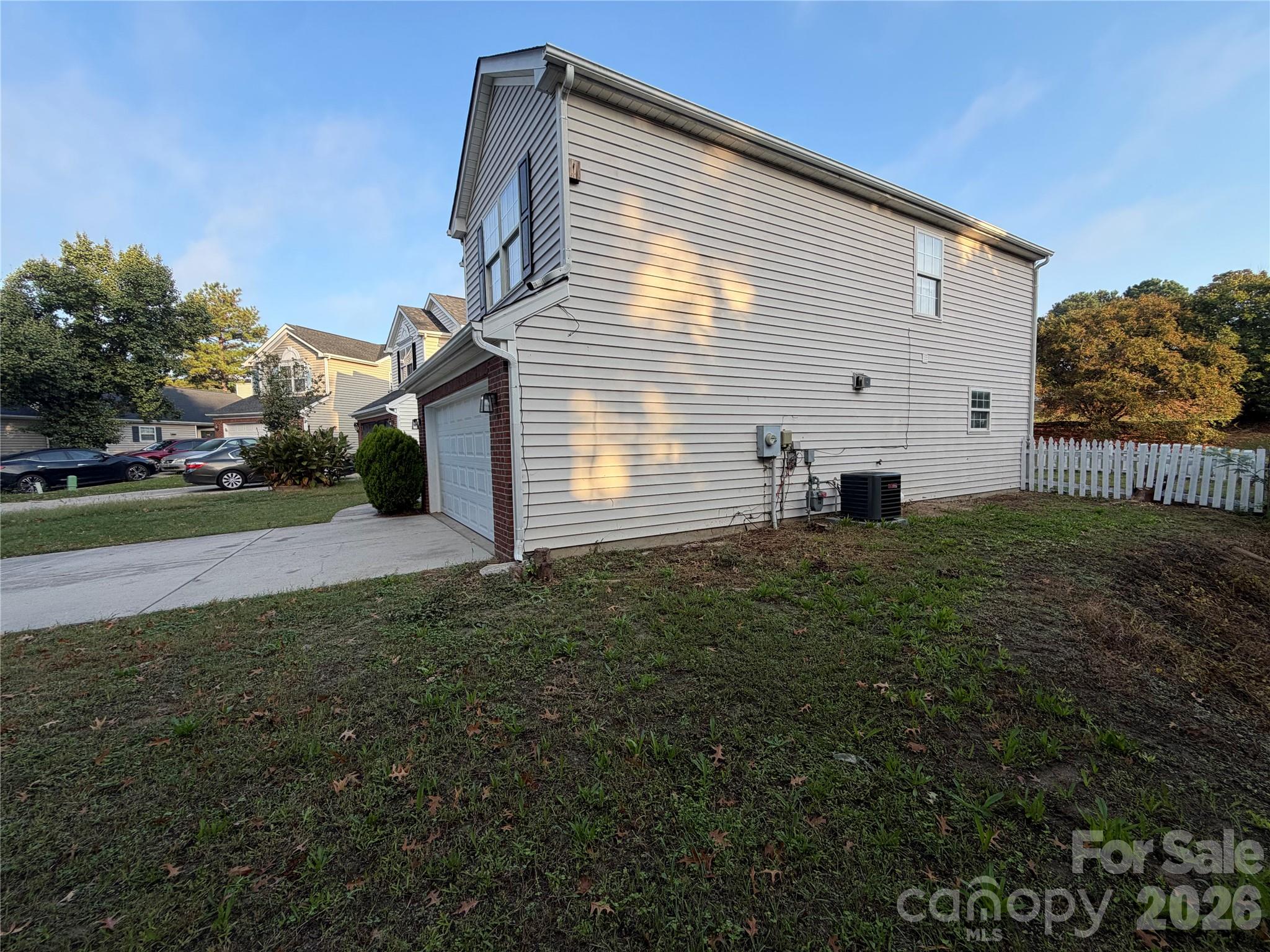 Single Family Residence at 4217 Toccopola Street, Raleigh, photo 2 of 29