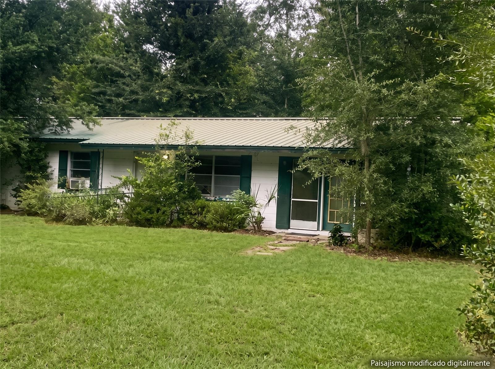 101 NE SCHOOLHOUSE LN