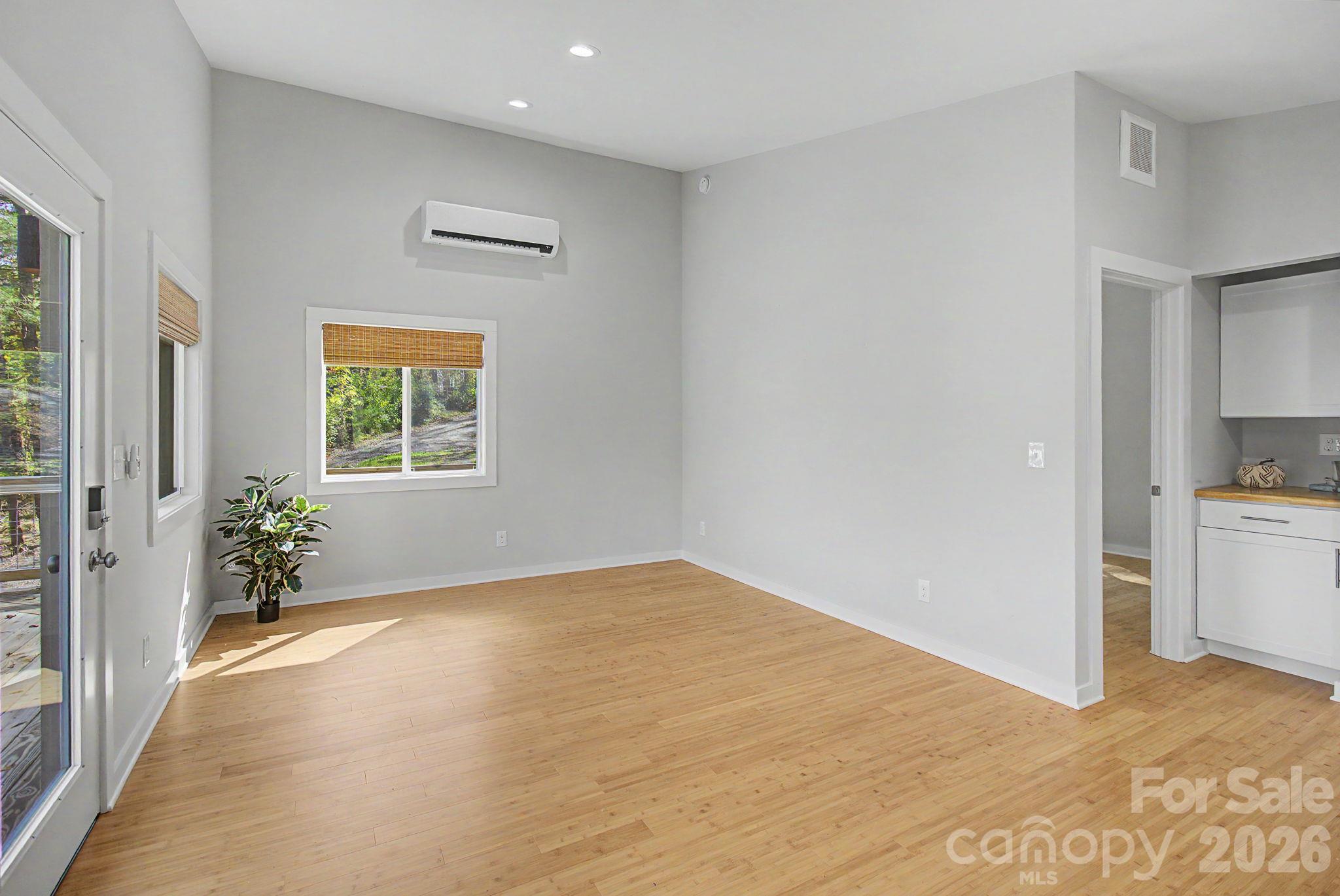 Single Family Residence at 105 Escape Drive, Asheville, photo 7 of 43