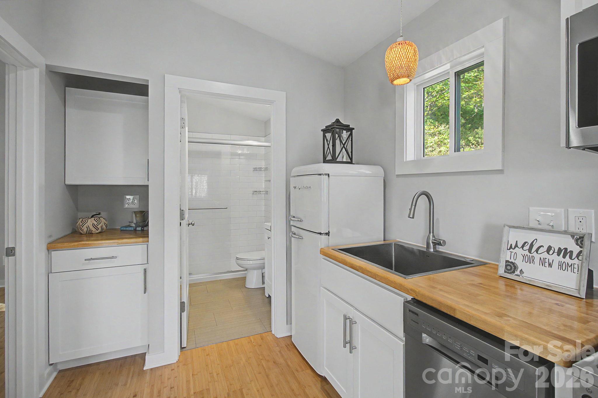 Single Family Residence at 105 Escape Drive, Asheville, photo 16 of 43