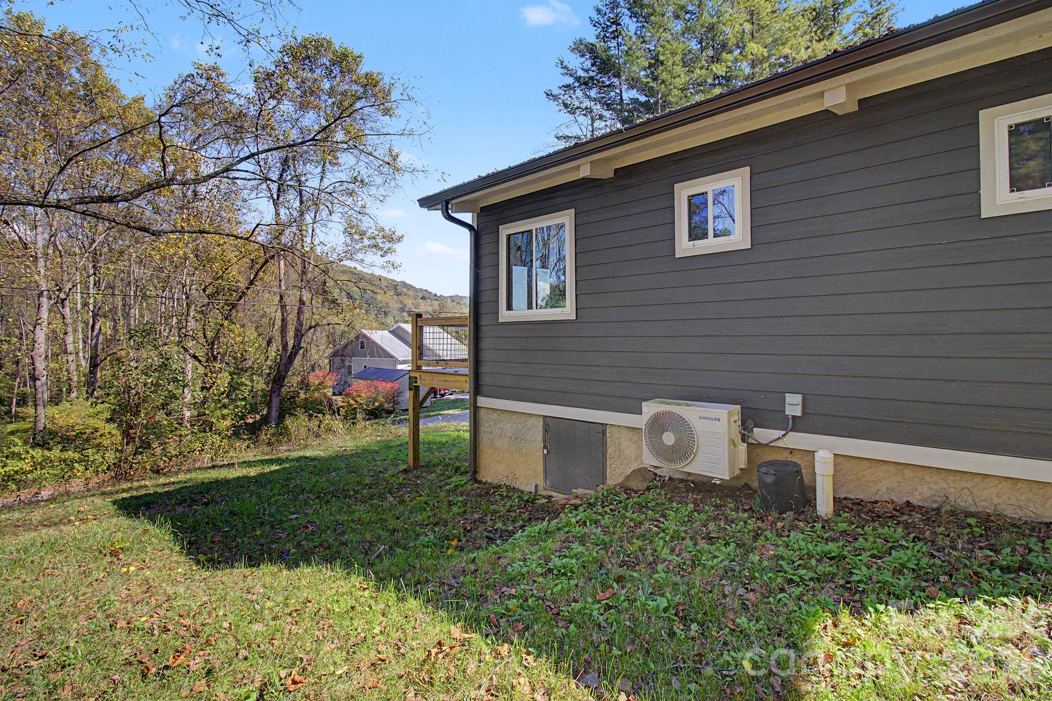 Single Family Residence at 105 Escape Drive, Asheville, photo 32 of 43