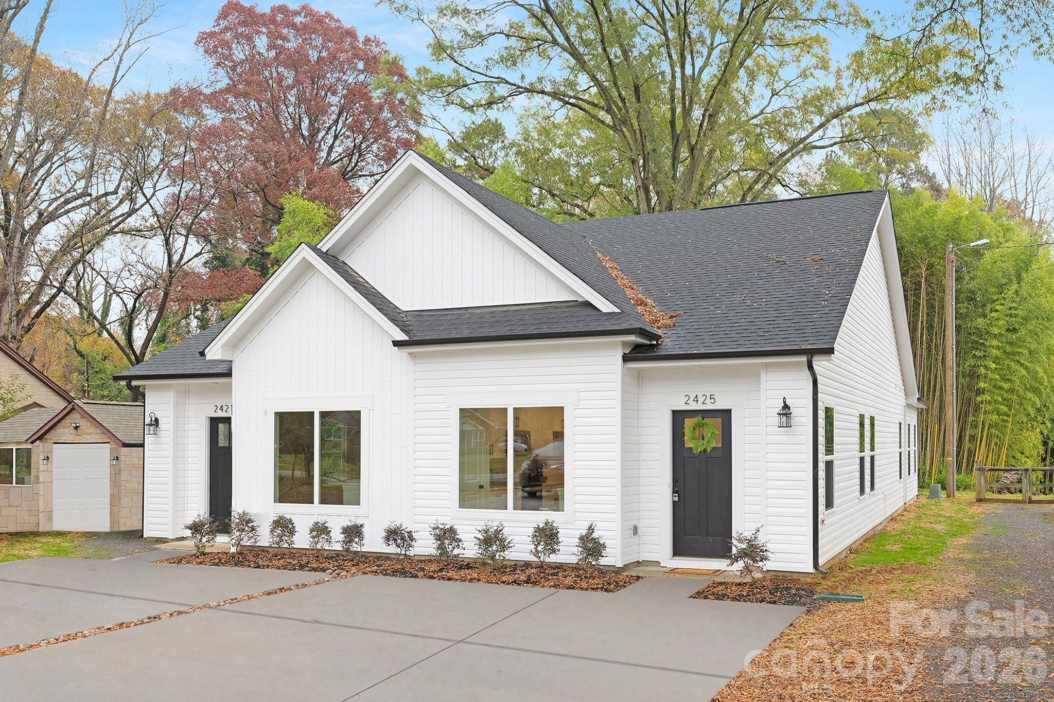 Townhouse at 2425 Toddville Road, Charlotte, photo 2 of 25