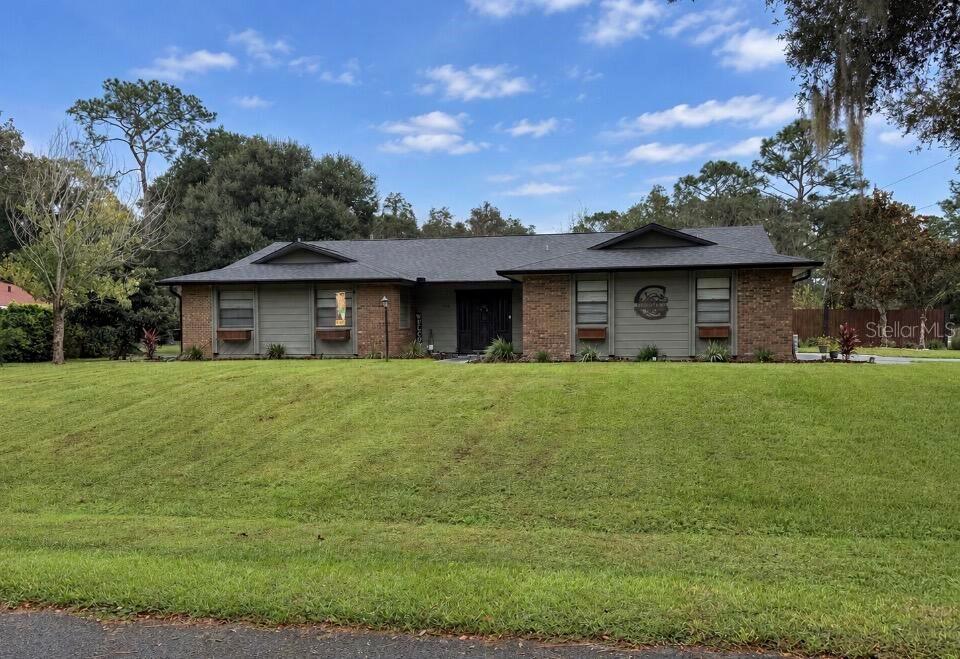 804 LAKE DR