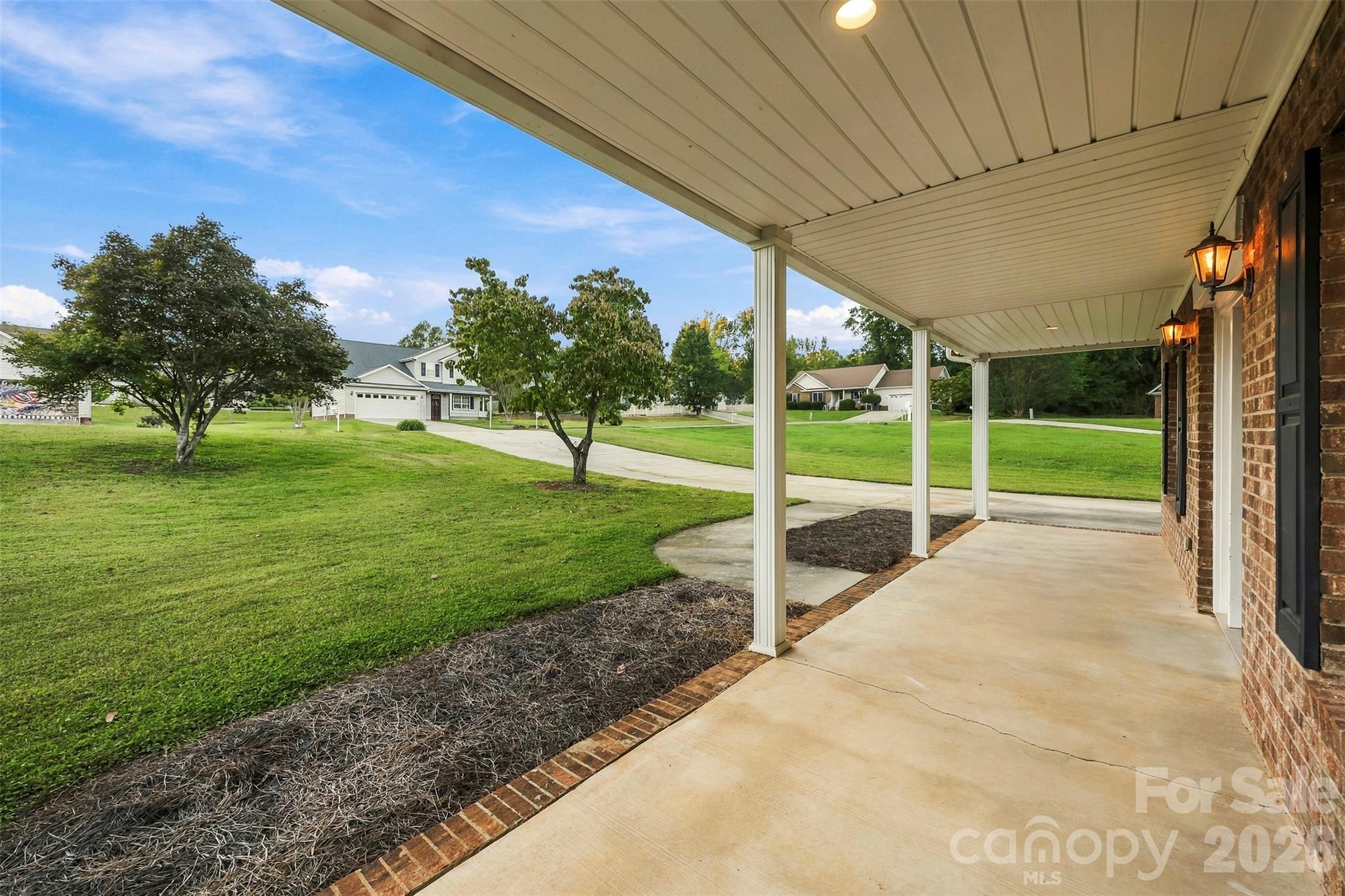 Single Family Residence at 2984 Daffodil Court, Gastonia, photo 3 of 34