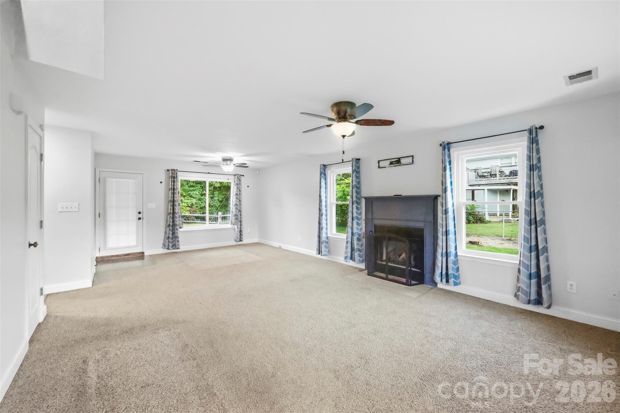 Single Family Residence at 2984 Daffodil Court, Gastonia, photo 6 of 34